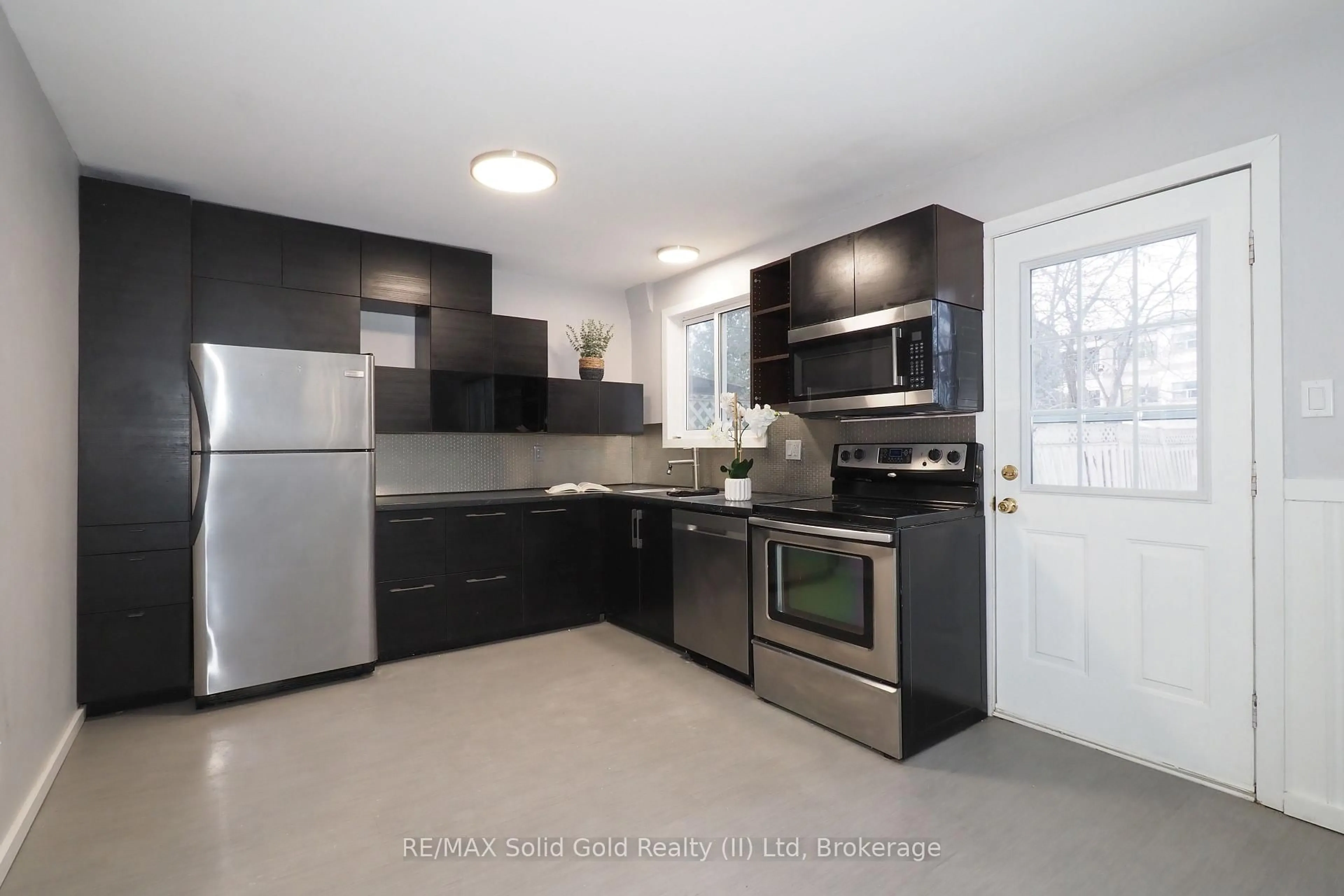 Standard kitchen, unknown for 112 Green Valley Dr, Kitchener Ontario N2P 1P1