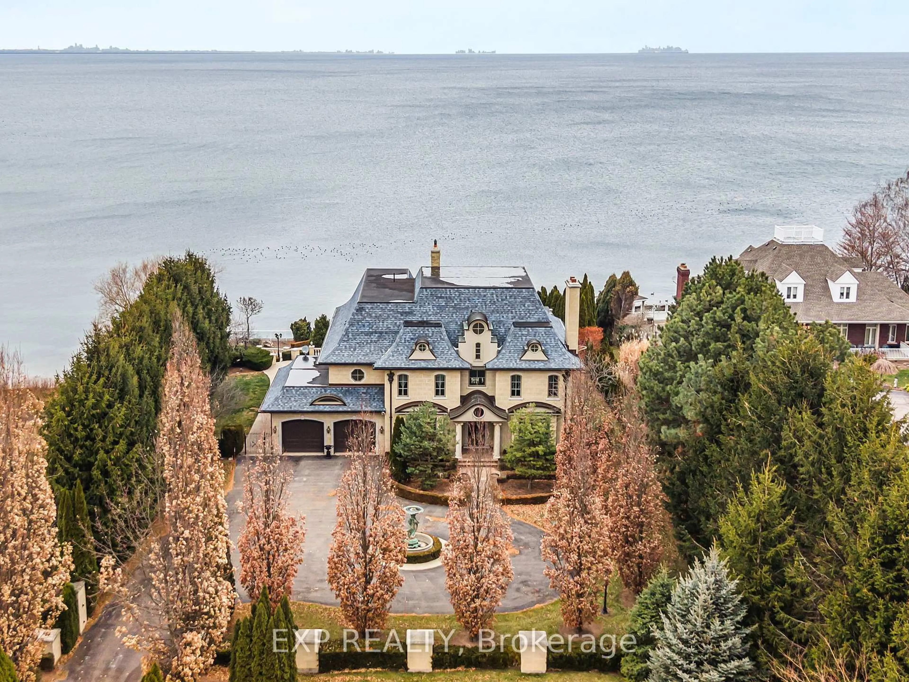 A pic from outside/outdoor area/front of a property/back of a property/a pic from drone, water/lake/river/ocean view for 5545 Blezard Dr, Lincoln Ontario L3J 1R1