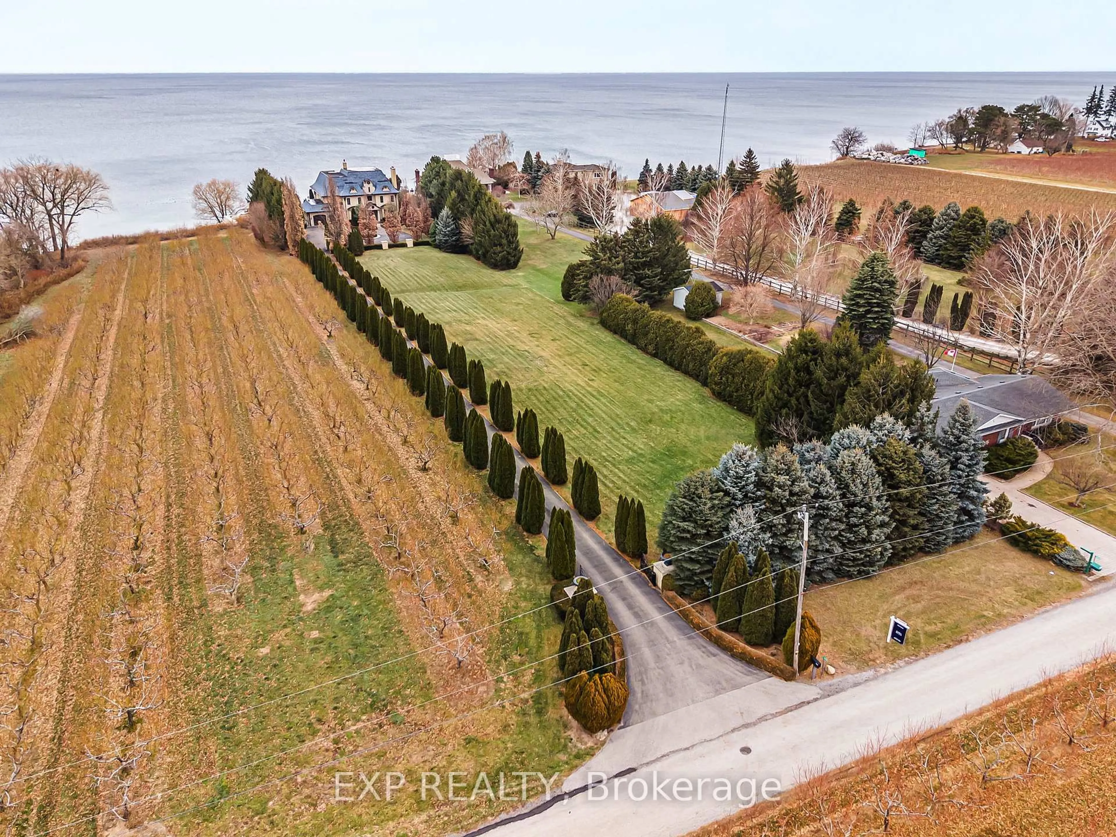 A pic from outside/outdoor area/front of a property/back of a property/a pic from drone, water/lake/river/ocean view for 5545 Blezard Dr, Lincoln Ontario L3J 1R1