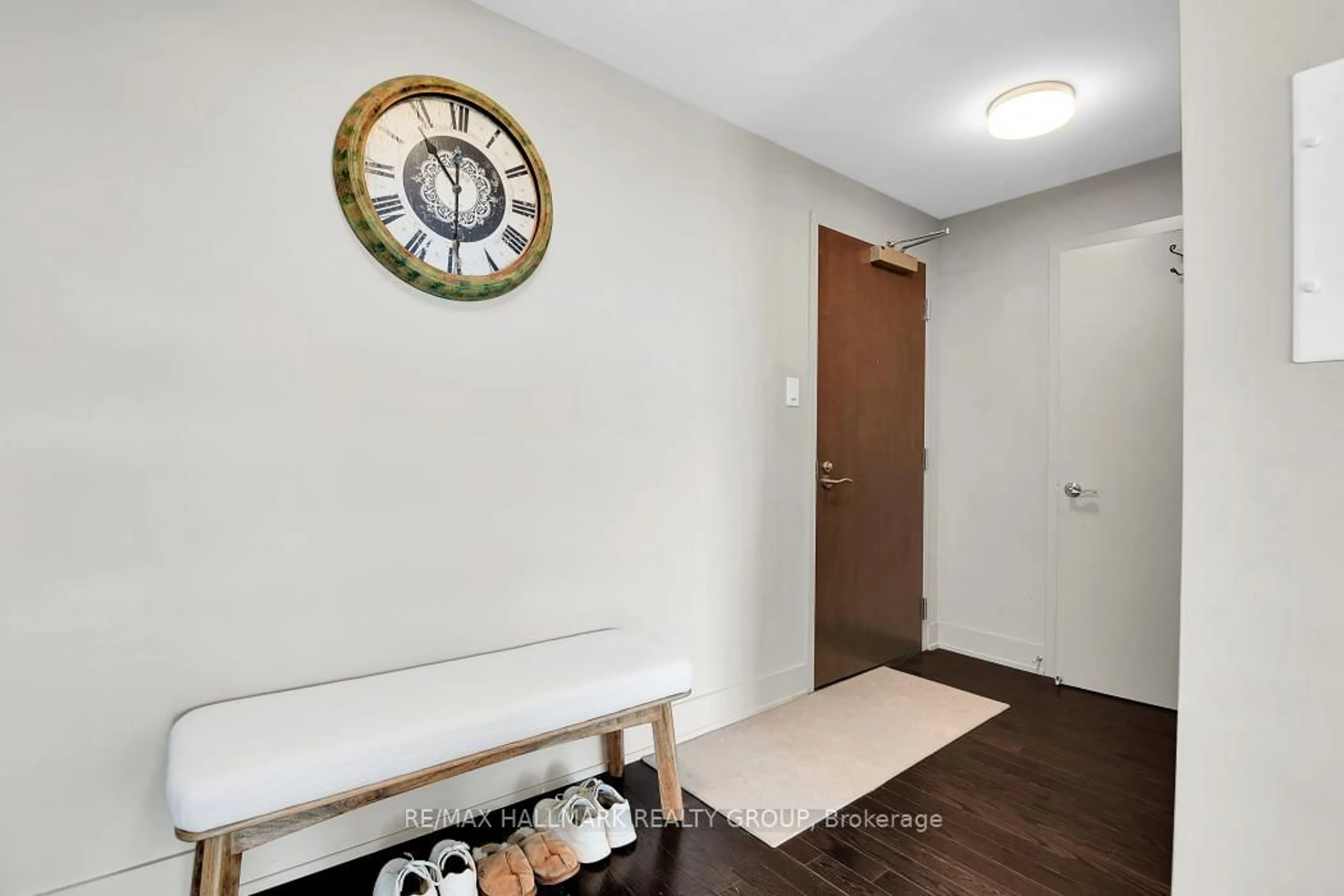 Indoor entryway for 108 Richmond Rd #804, Ottawa Ontario K1Z 0B3