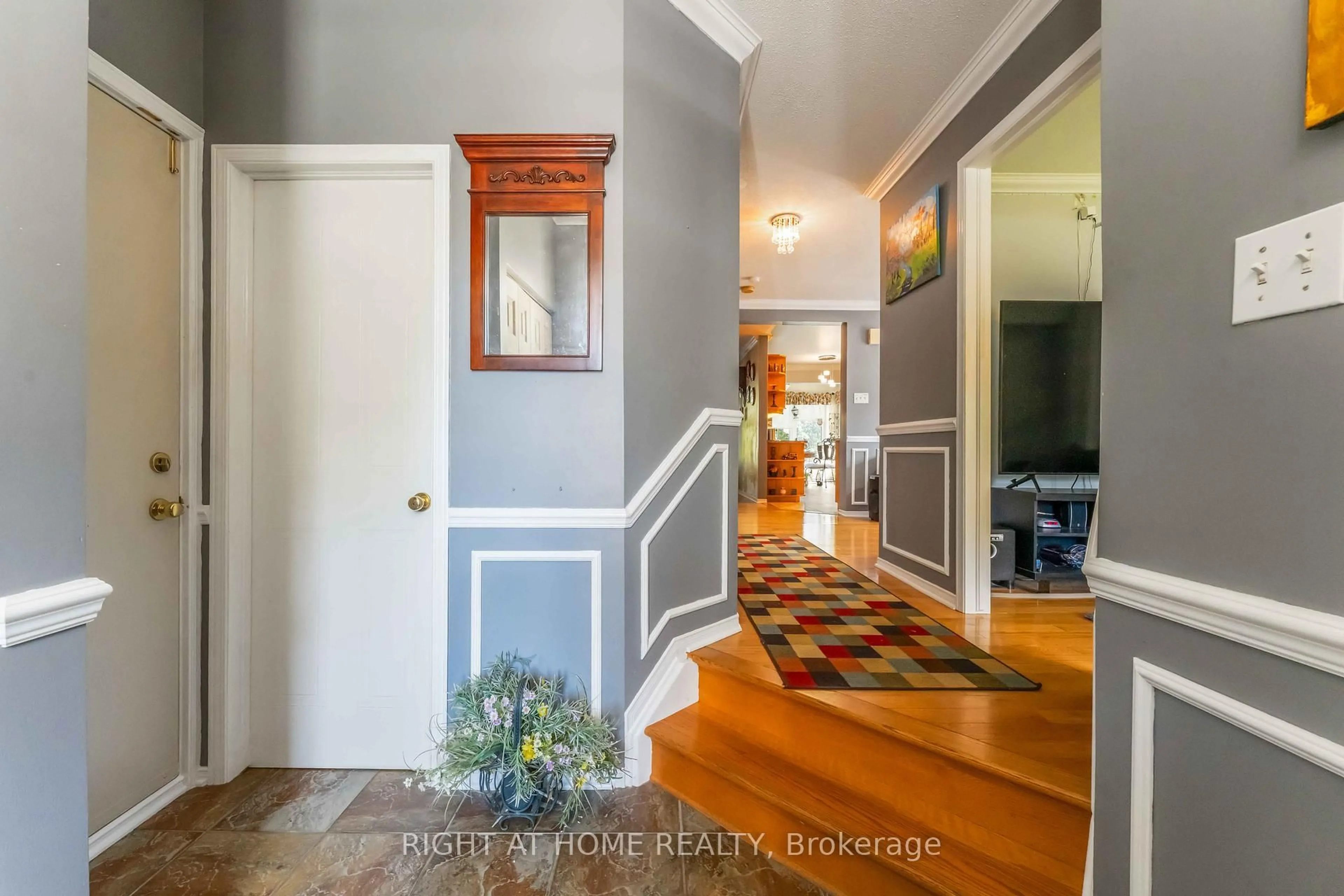 Indoor entryway for 160 Grassy Plains Dr, Ottawa Ontario K2M 2S1