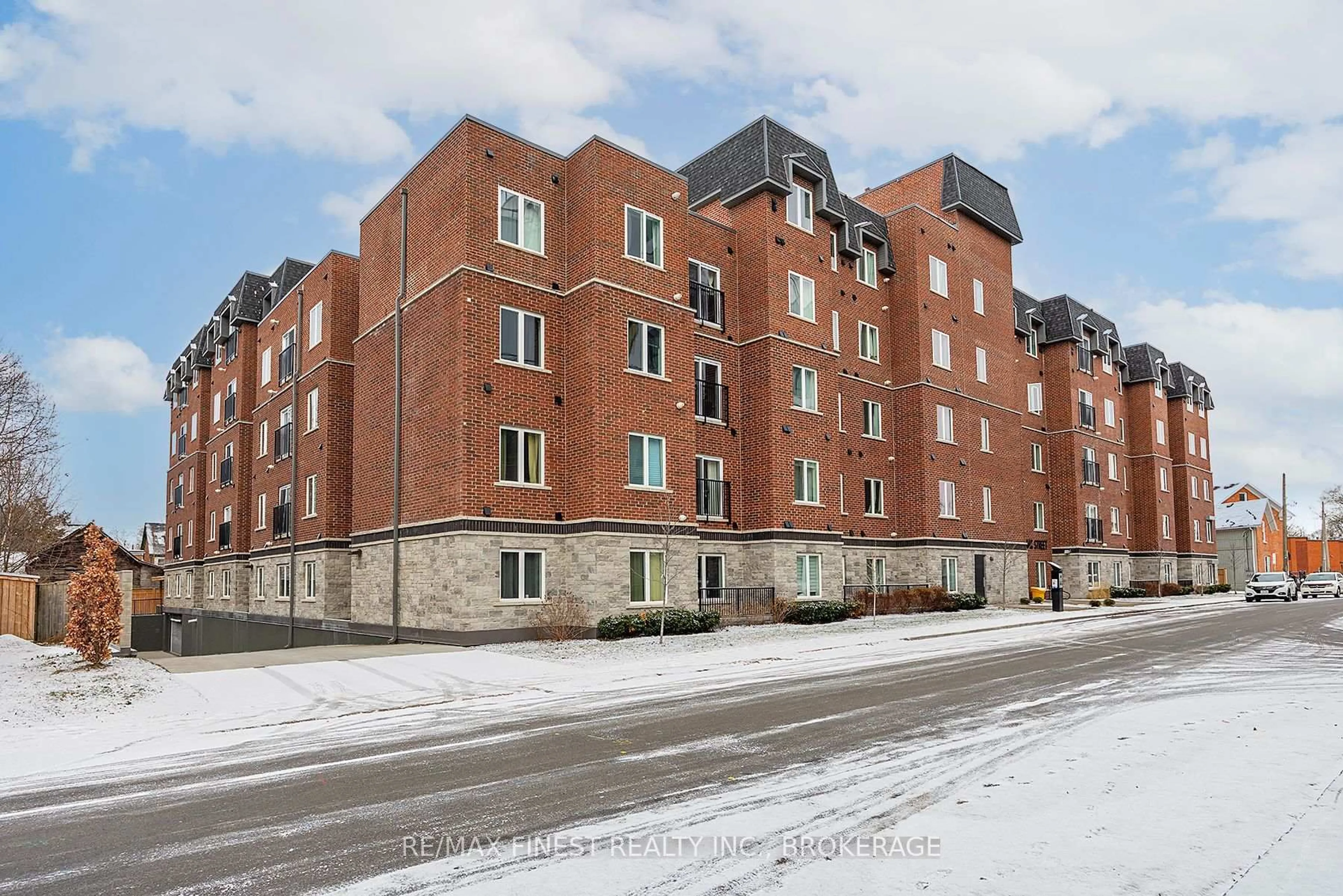 Home with brick exterior material, building for 501 Frontenac St #202, Kingston Ontario K4K 4L9