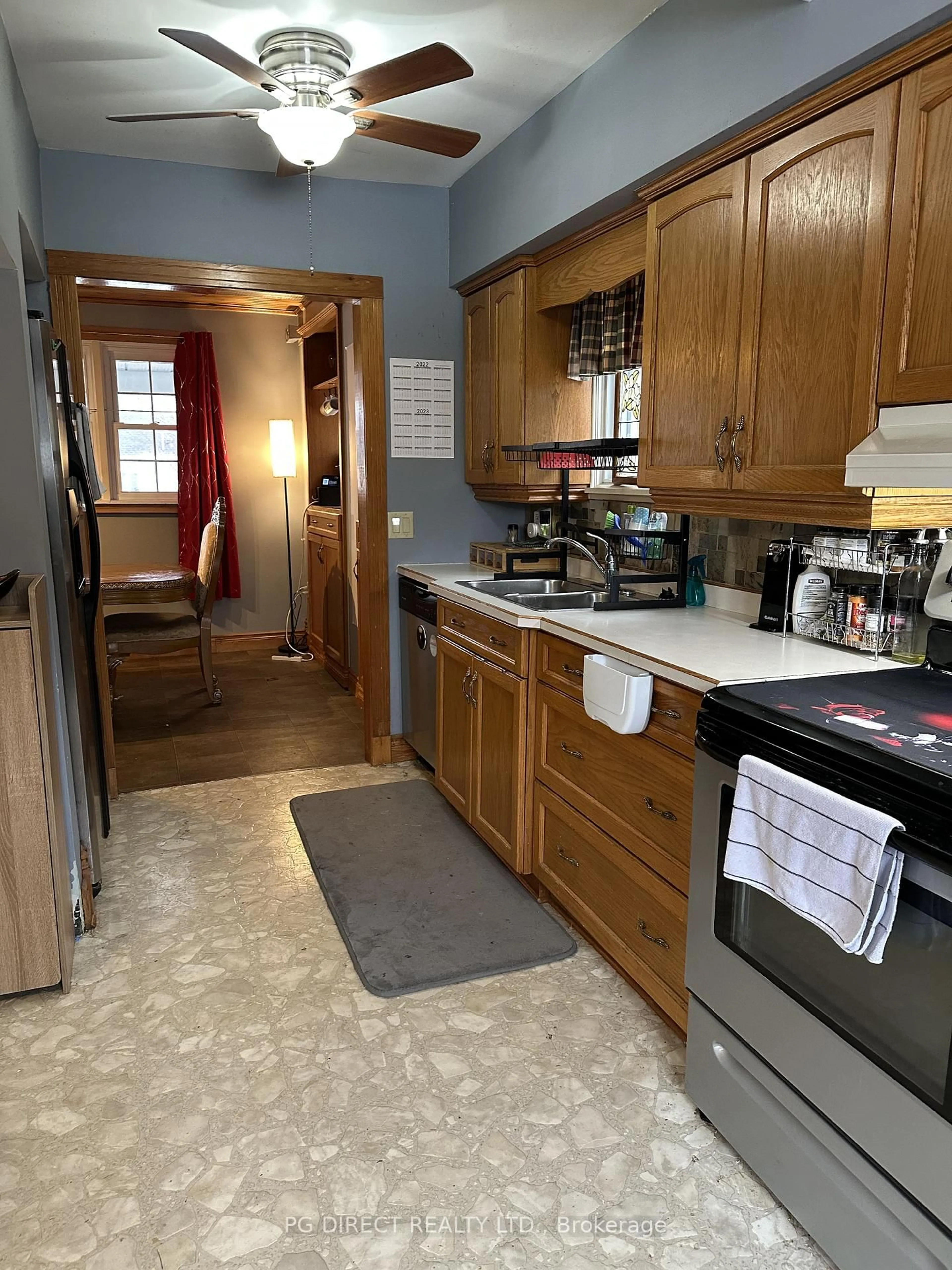 Standard kitchen, unknown for 598 Brook St, Strathroy-Caradoc Ontario N0L 1T0