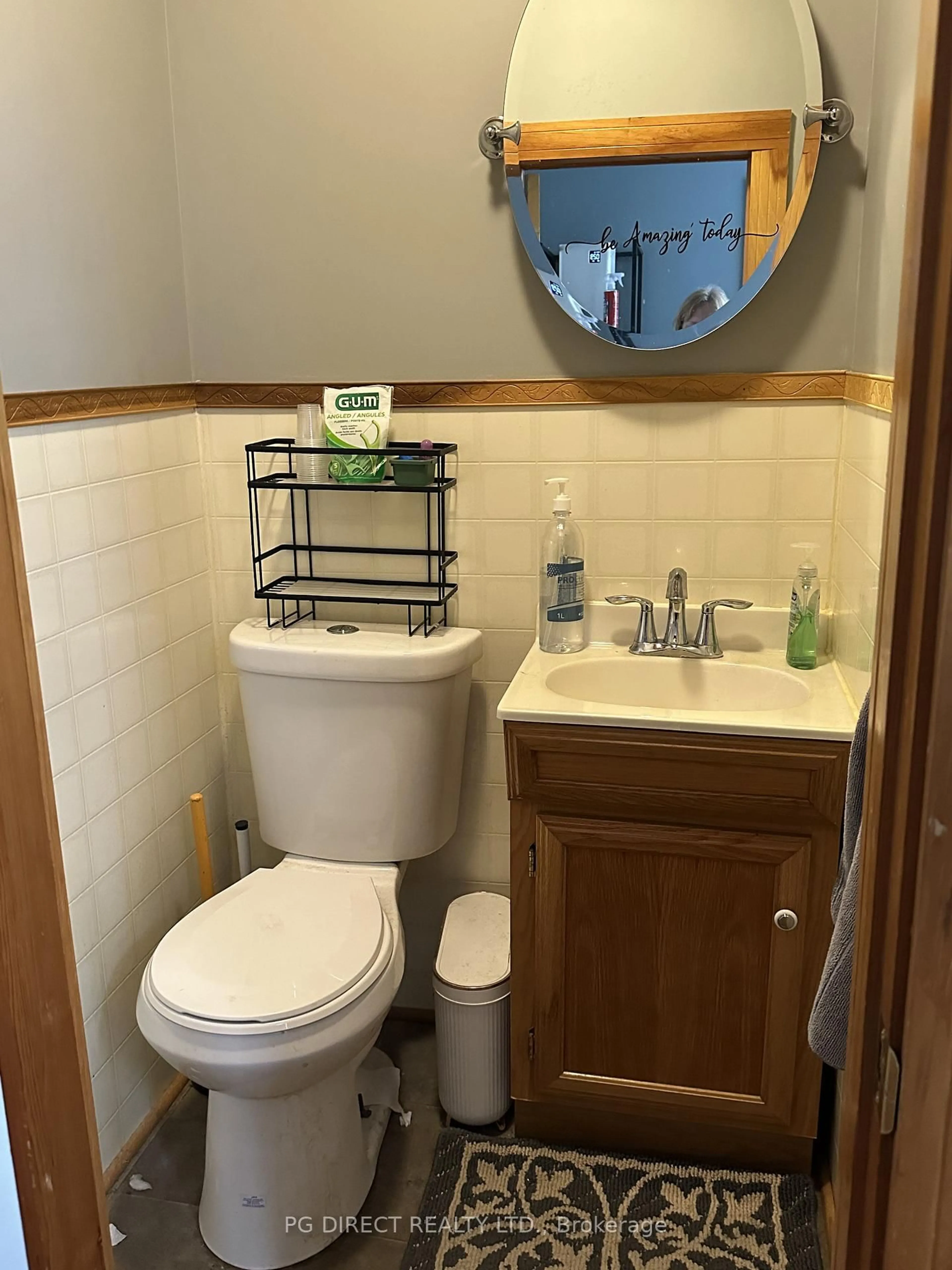 Standard bathroom, floor is not visible for 598 Brook St, Strathroy-Caradoc Ontario N0L 1T0