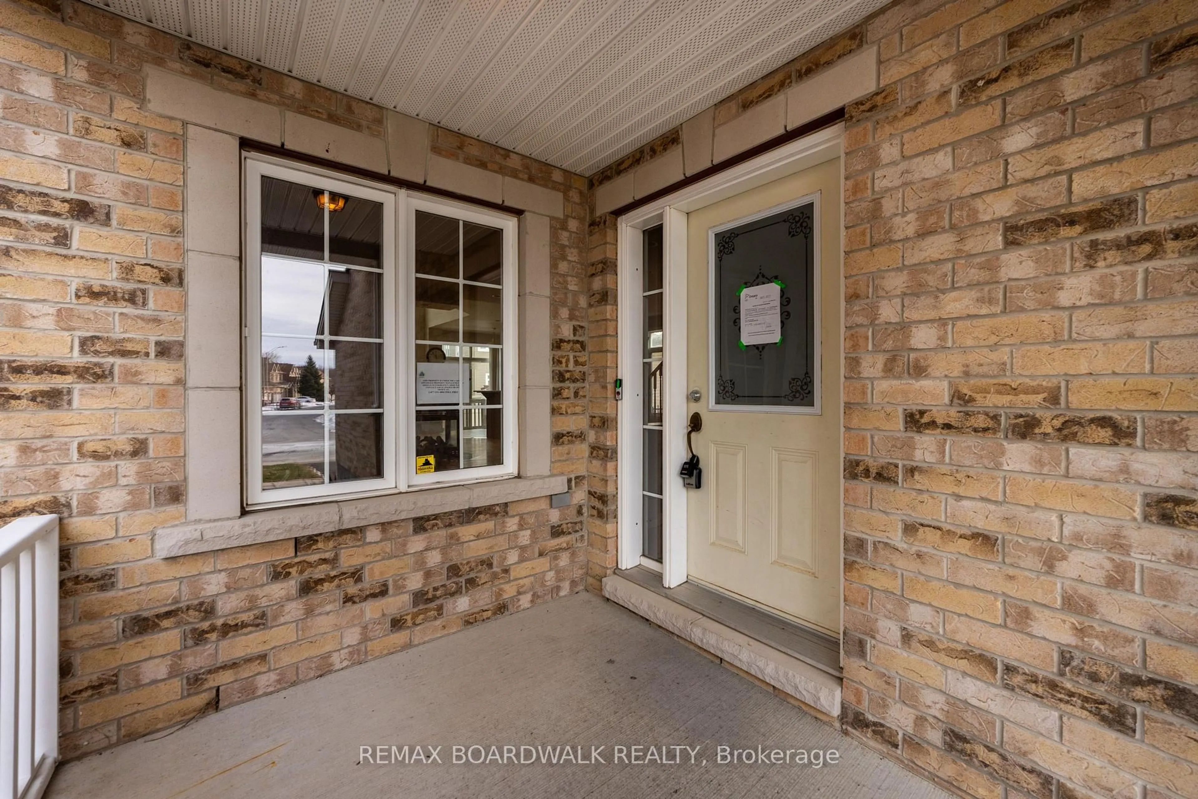 Indoor entryway for 5090 North Bluff Dr, Ottawa Ontario K1V 2K2