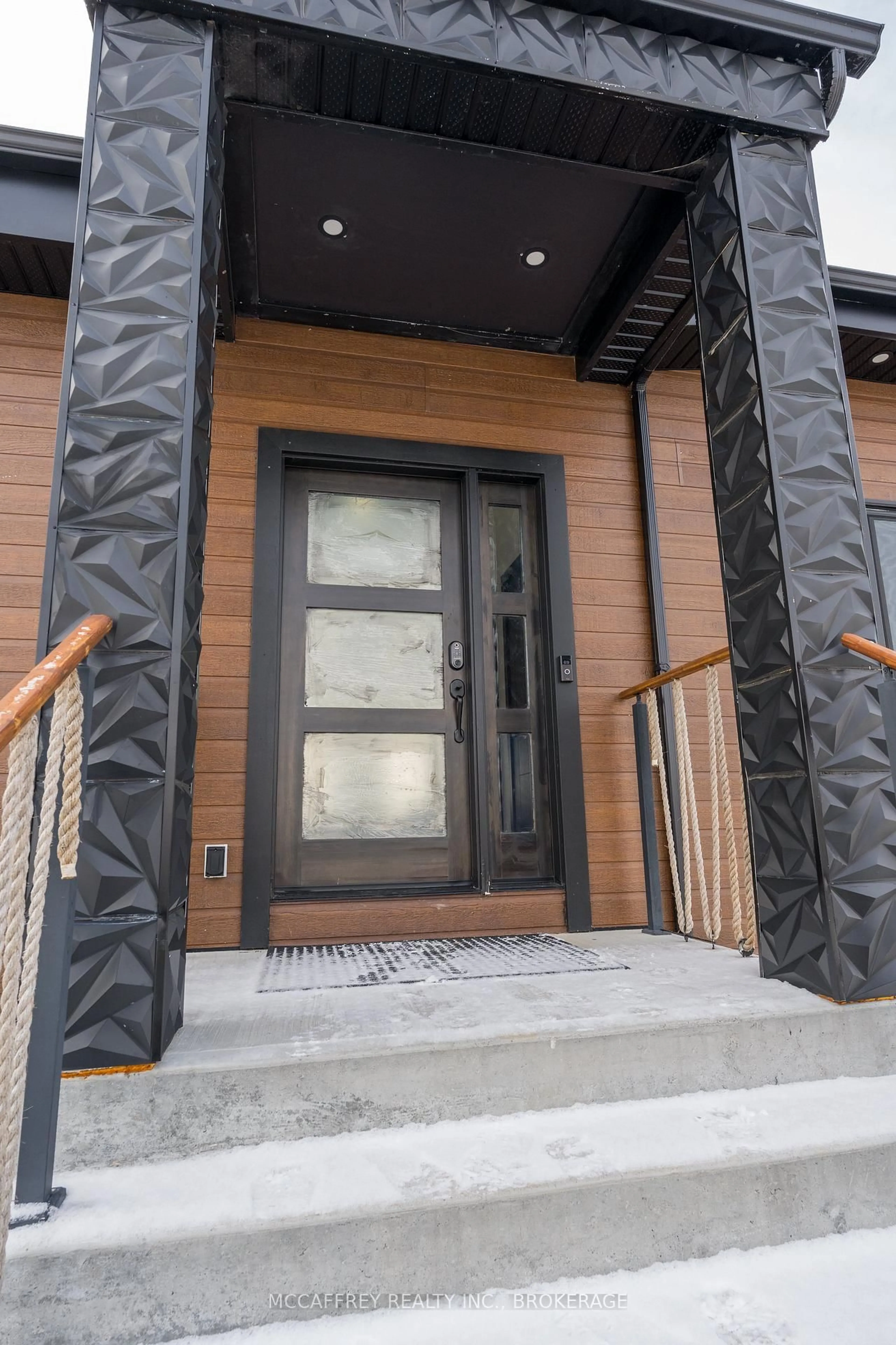 Indoor entryway for 4326 County Rd 6, Yarker Ontario K0K 3N0