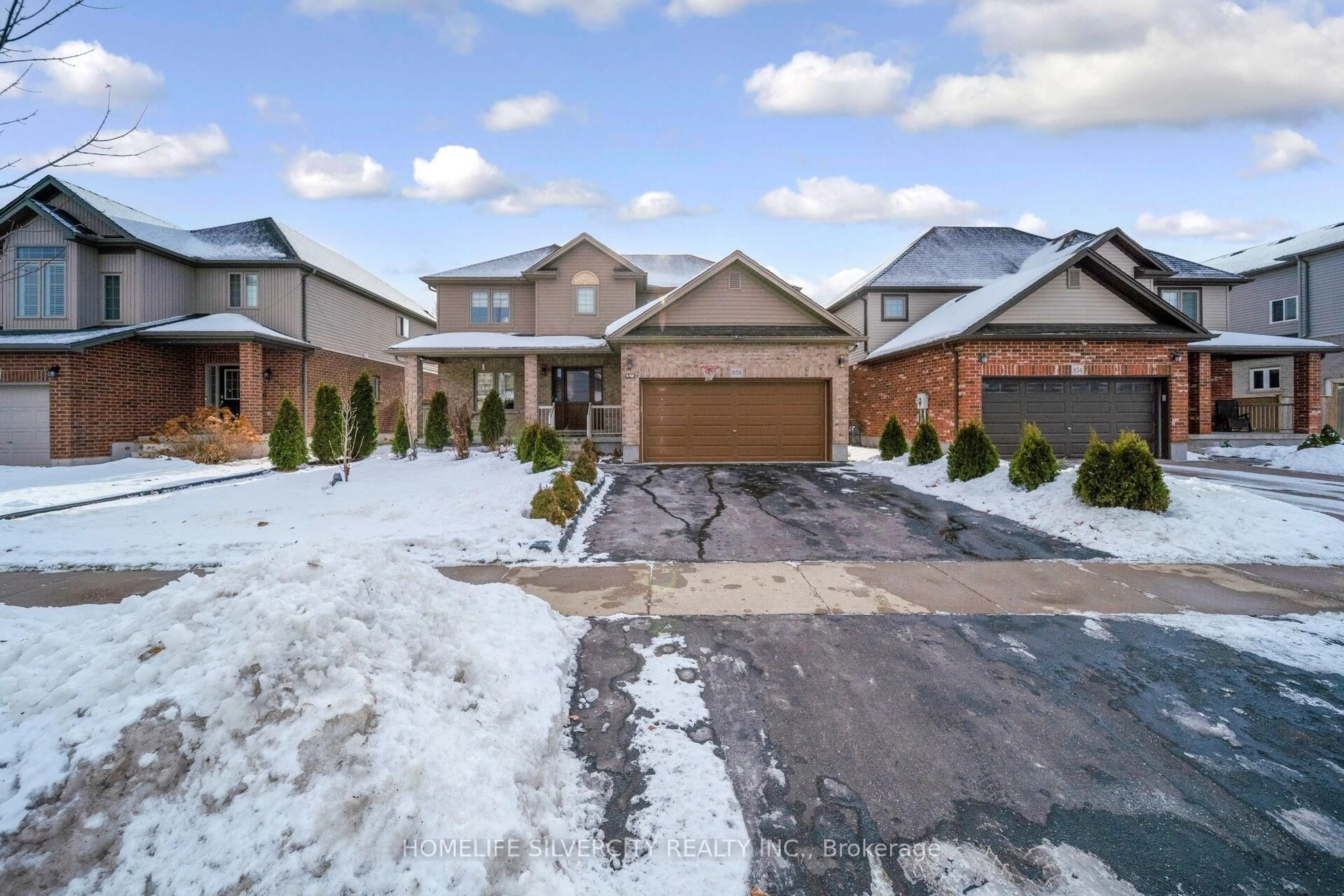 A pic from outside/outdoor area/front of a property/back of a property/a pic from drone, street for 858 Springbank Ave, Woodstock Ontario N4T 0A9