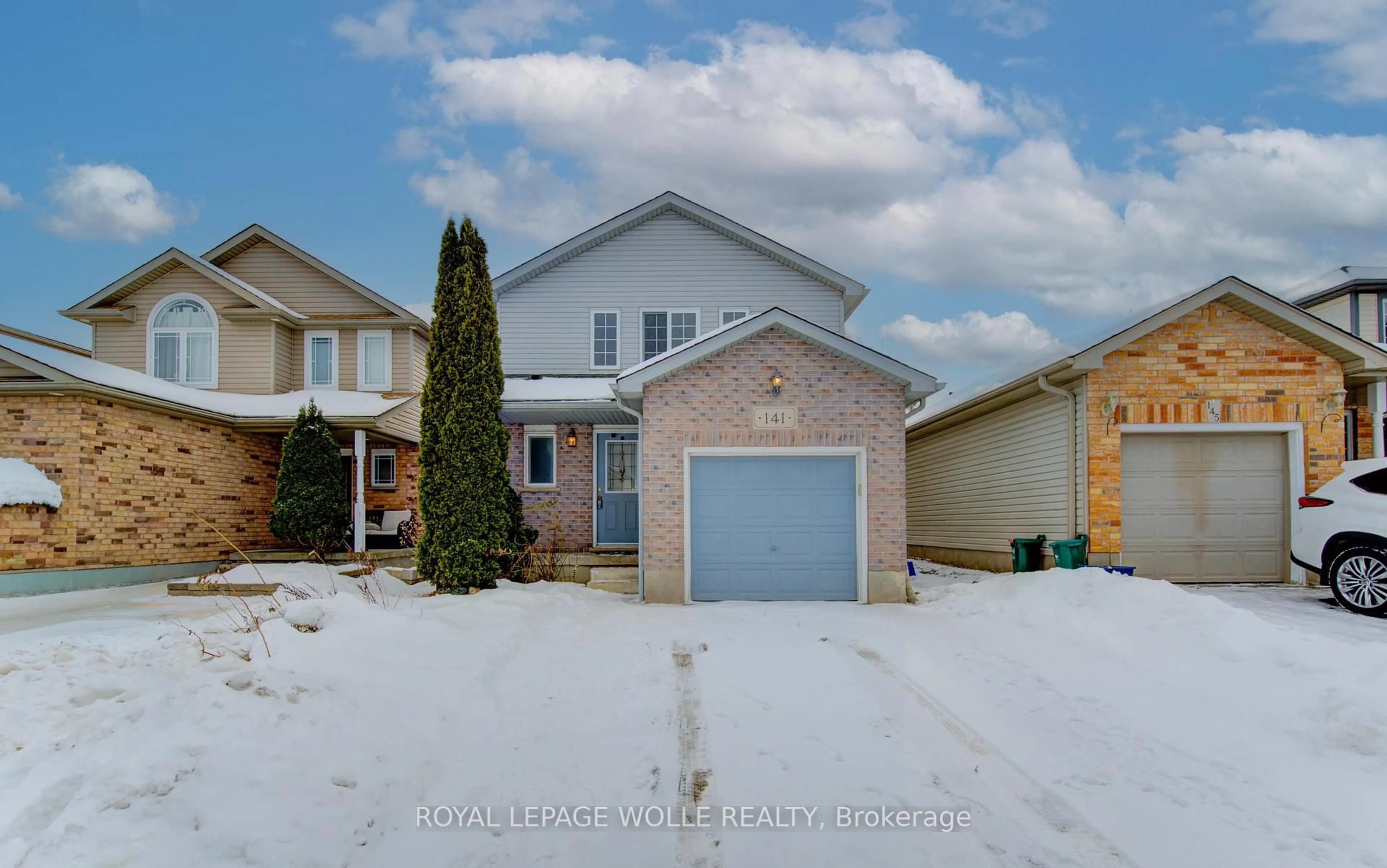 A pic from outside/outdoor area/front of a property/back of a property/a pic from drone, street for 141 Mountain Laurel Cres, Kitchener Ontario N2E 3T9