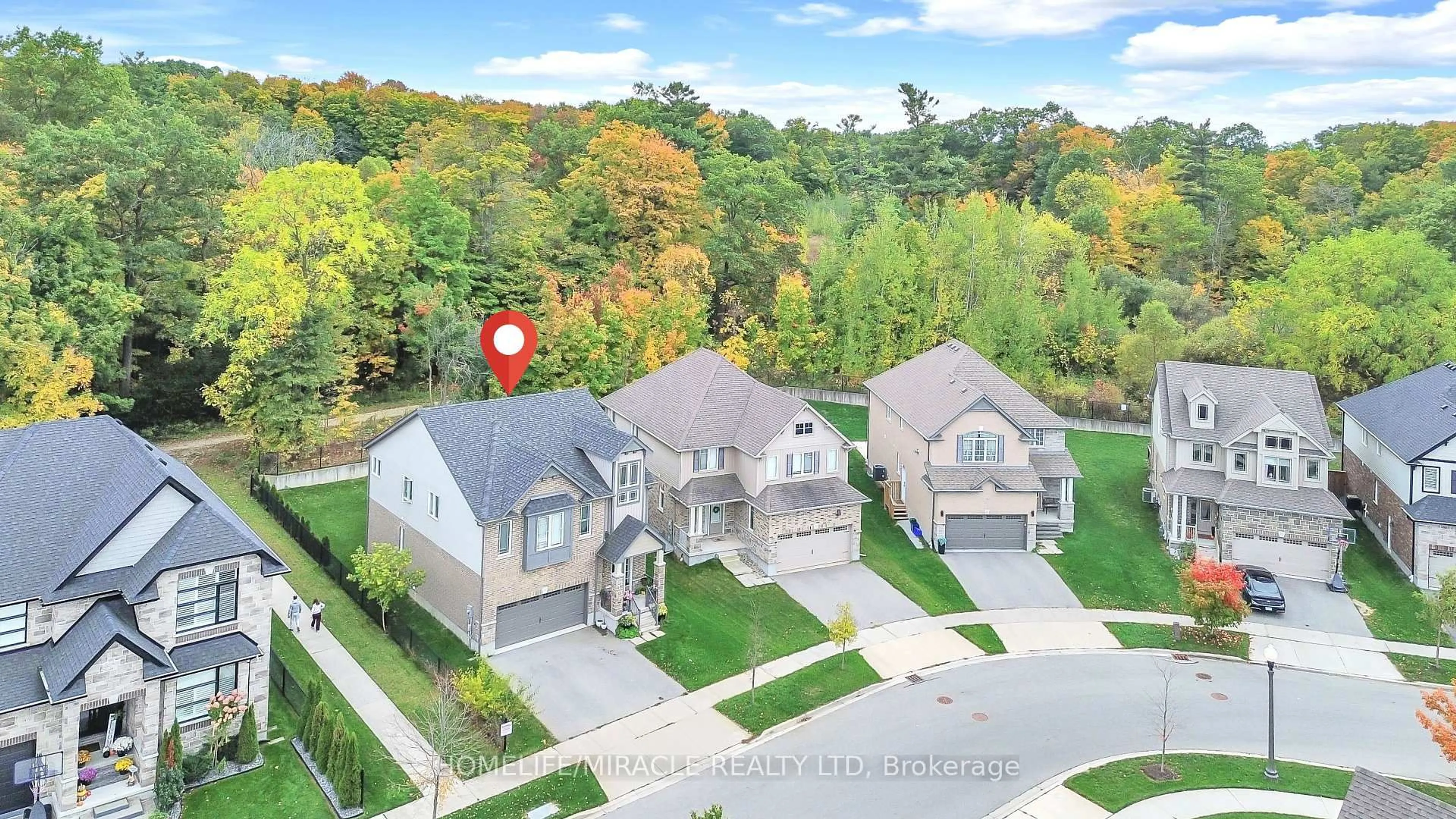 A pic from outside/outdoor area/front of a property/back of a property/a pic from drone, street for 79 Elmbank Tr, Kitchener Ontario N2R 0H1