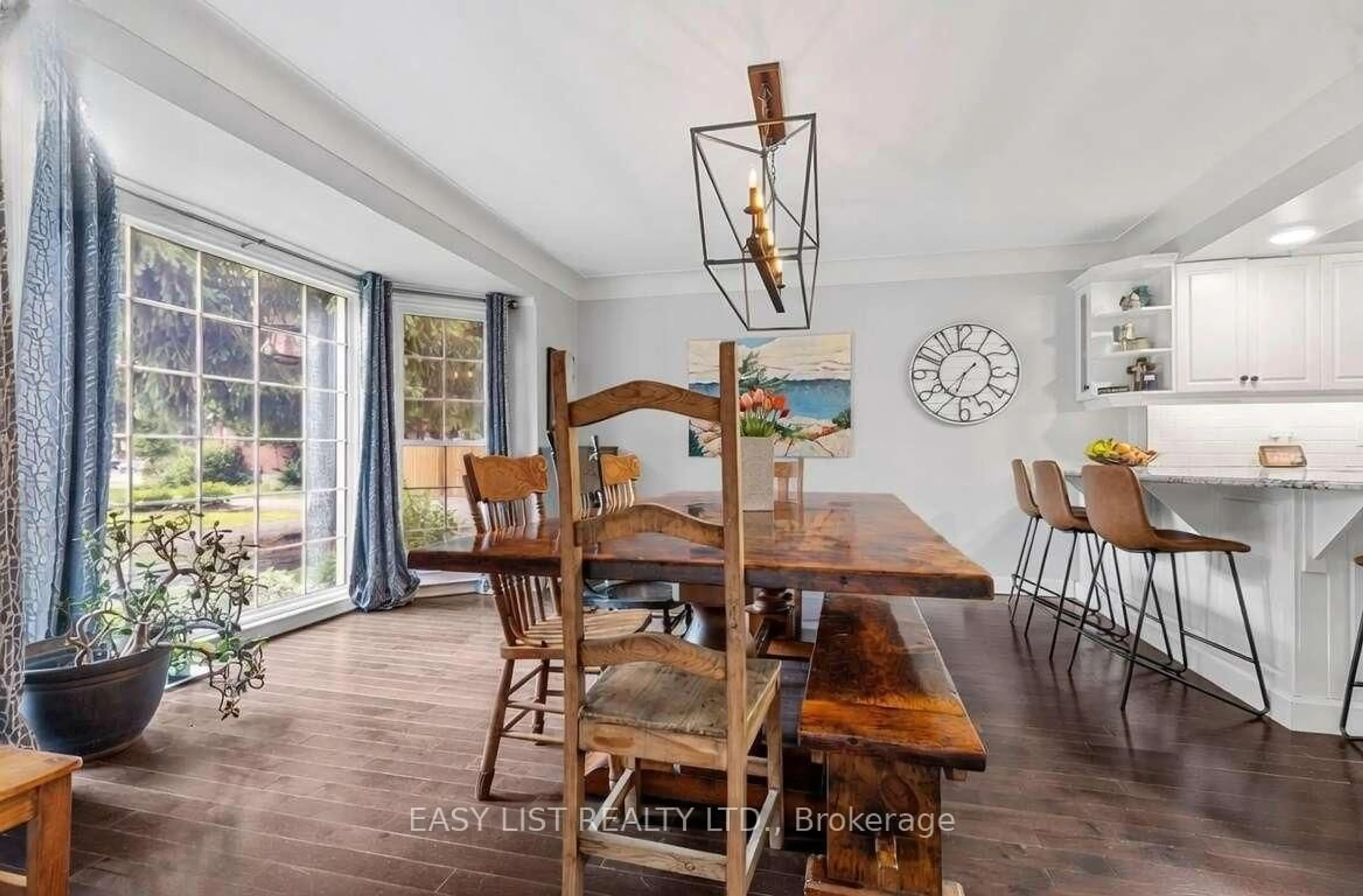 Dining room, wood/laminate floor for 339 Sunset Dr, St. Thomas Ontario N5R 3C6