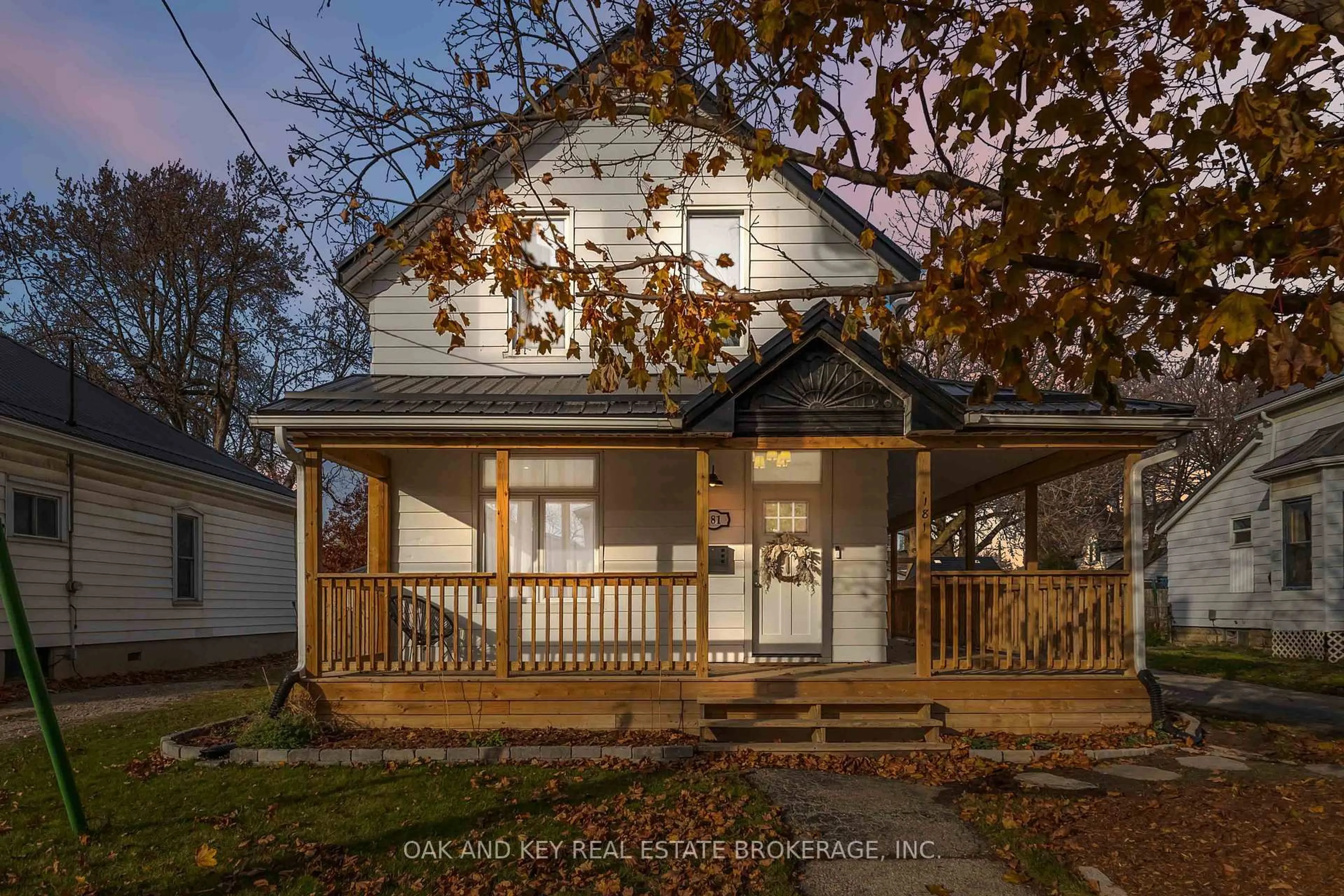 A pic from outside/outdoor area/front of a property/back of a property/a pic from drone, street for 181 Wellington St, St. Thomas Ontario N5R 2S3