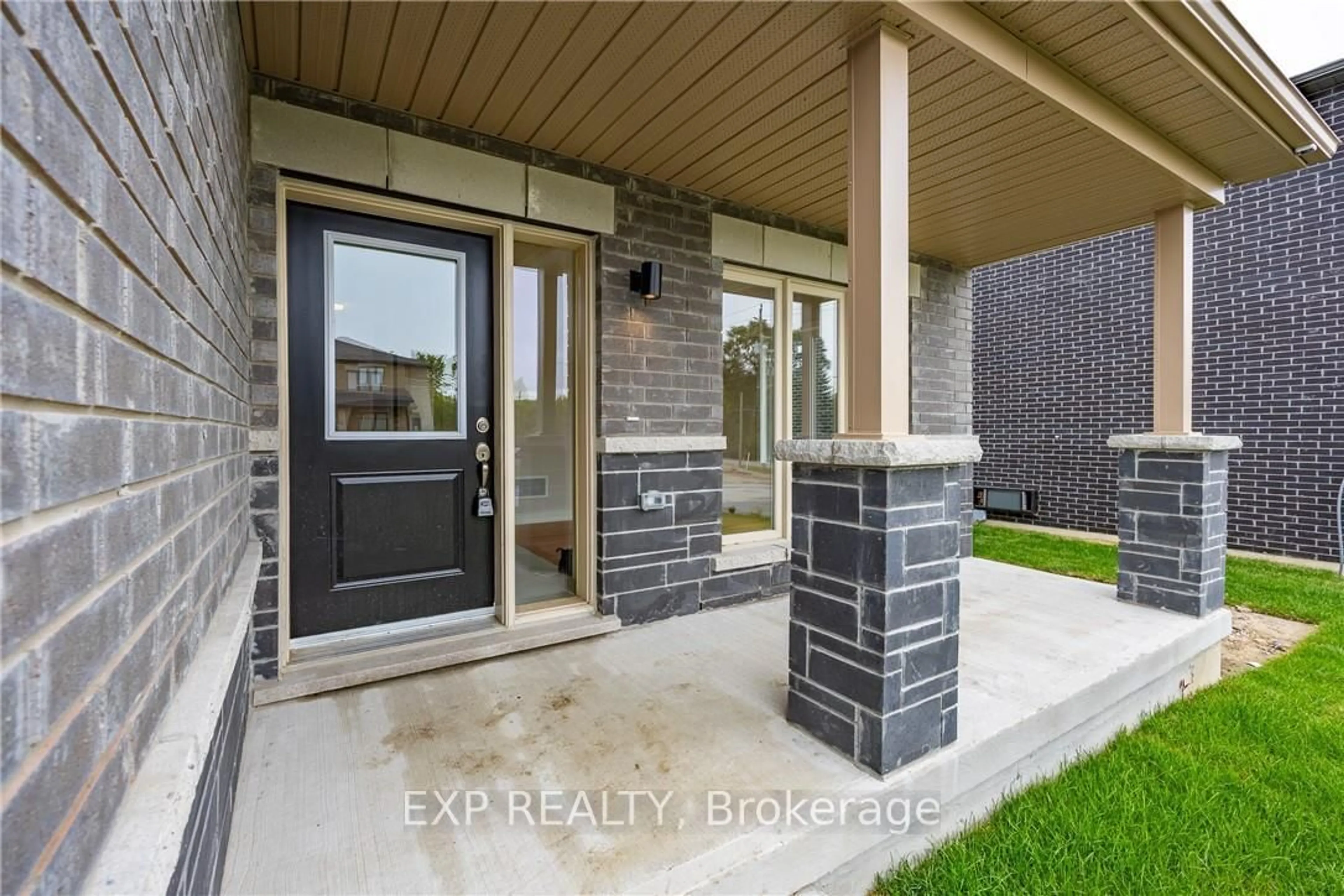 Indoor entryway for 6 Butternut Dr, Norfolk Ontario N3Y 0G8