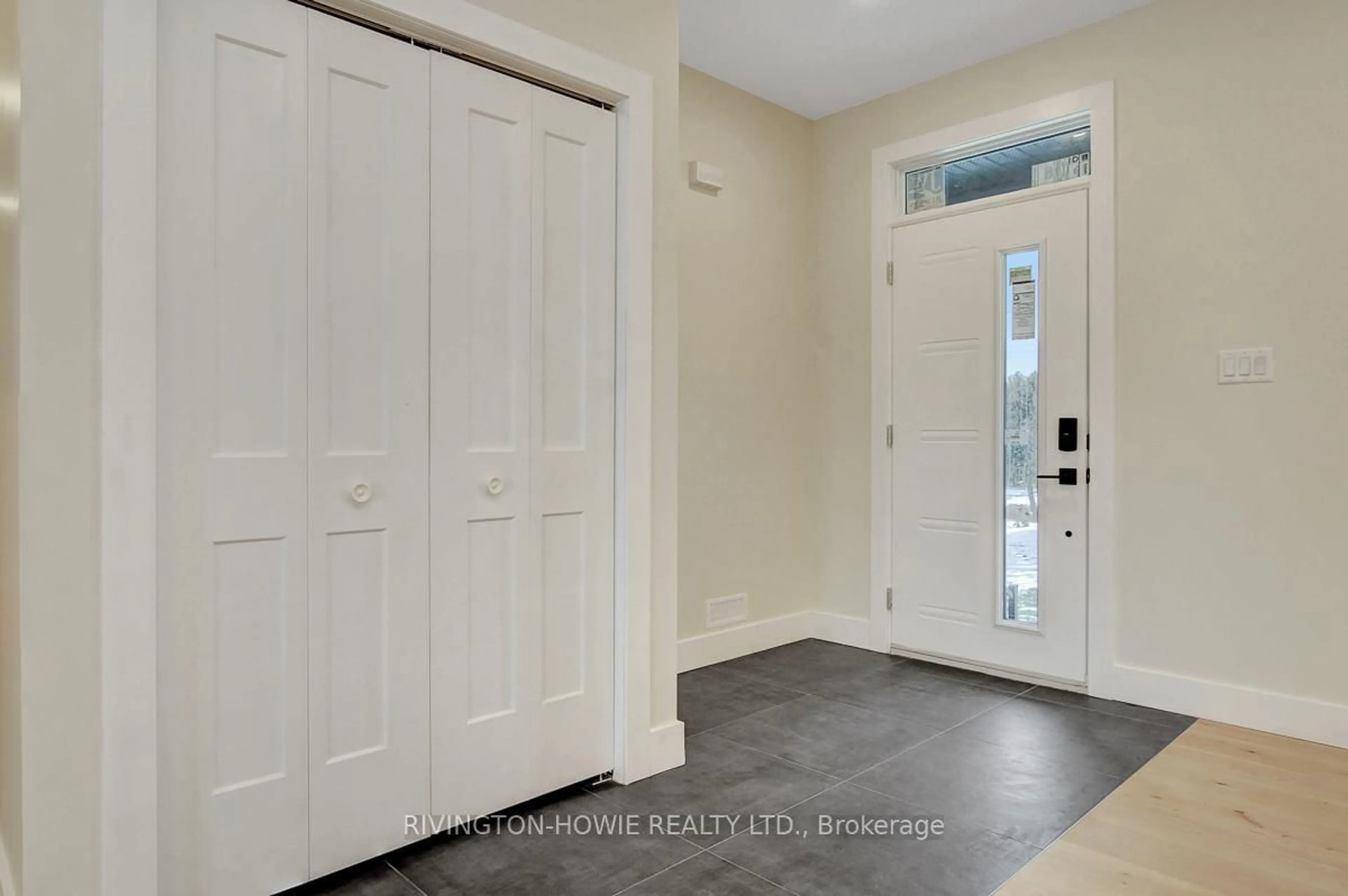 Indoor entryway for 354 Russett Dr, Arnprior Ontario K7S 3G8