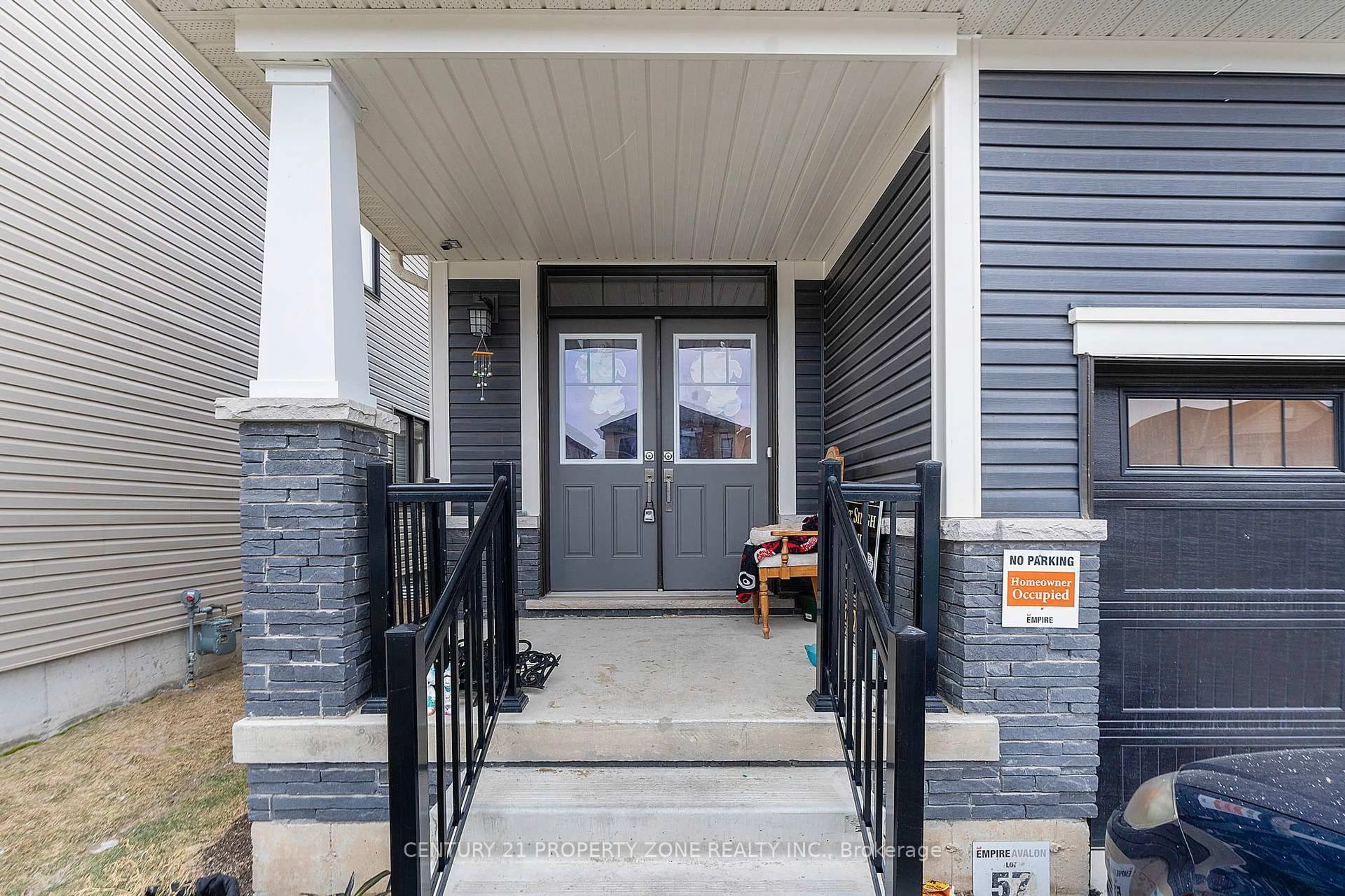 Indoor entryway for 78 Lilac Circ, Haldimand Ontario N3W 0H6