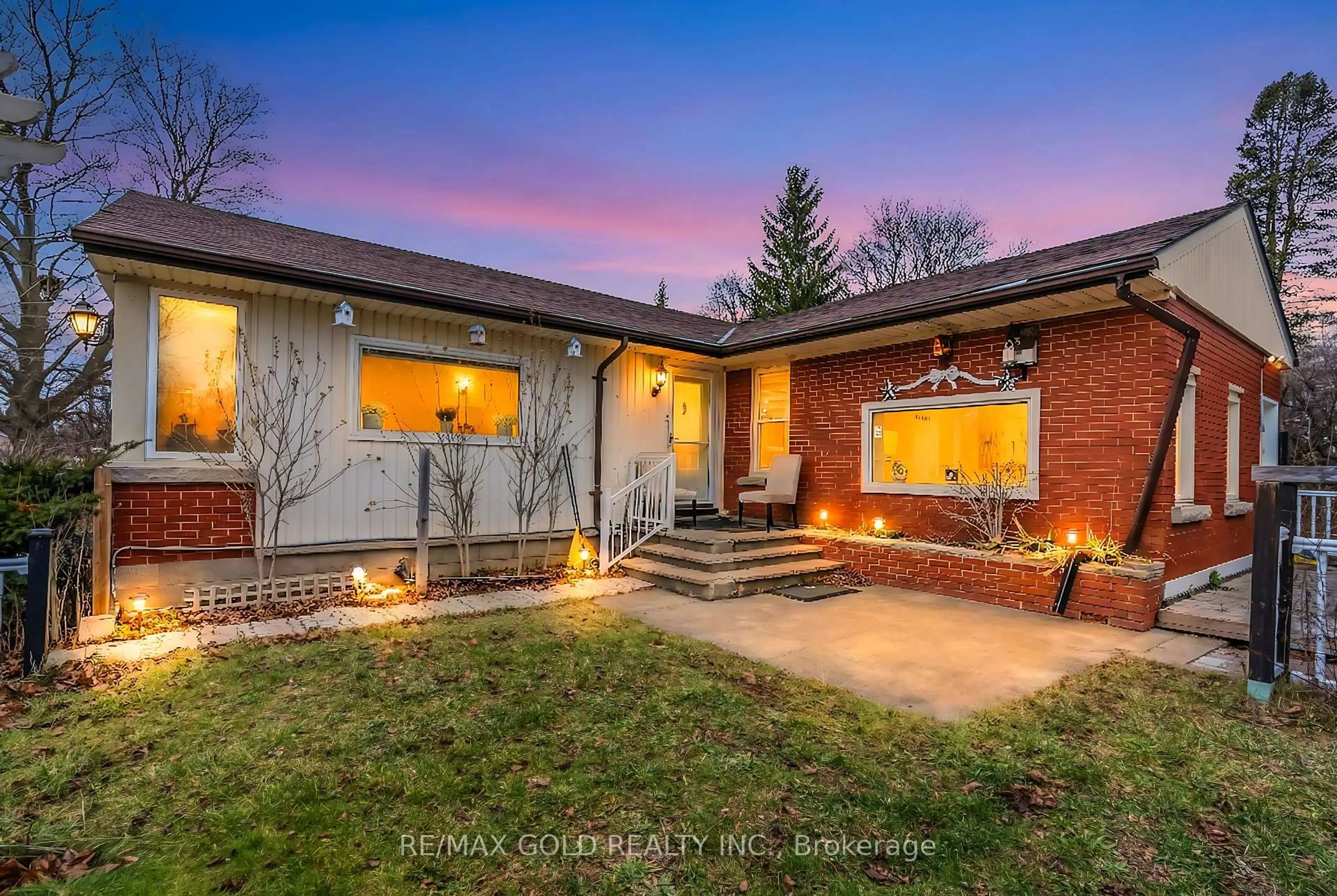 Home with brick exterior material, street for 5921 Scott St, Niagara Falls Ontario L2E 3B2