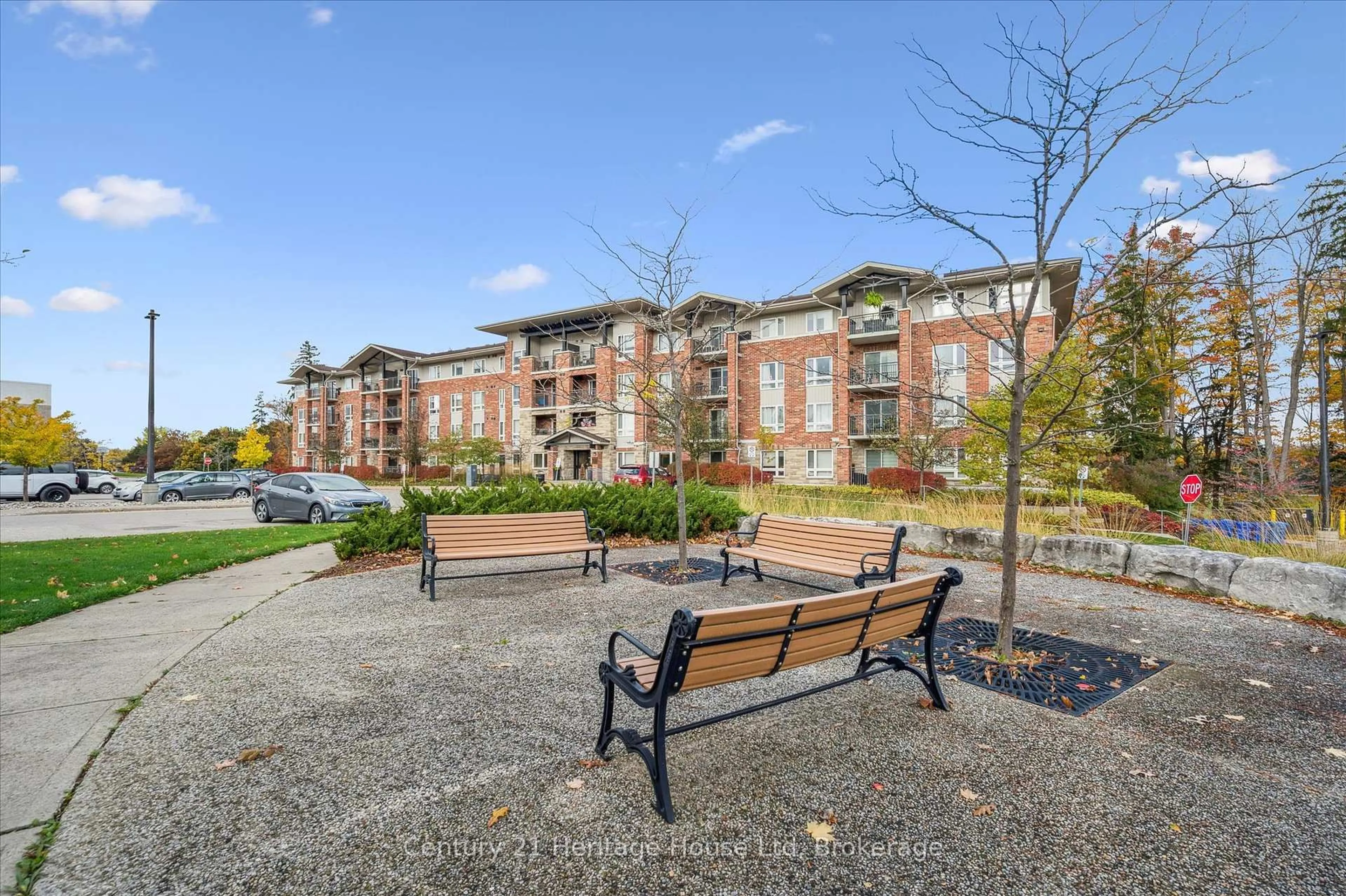 Patio, street for 625 St David St #414, Centre Wellington Ontario N1M 0A8