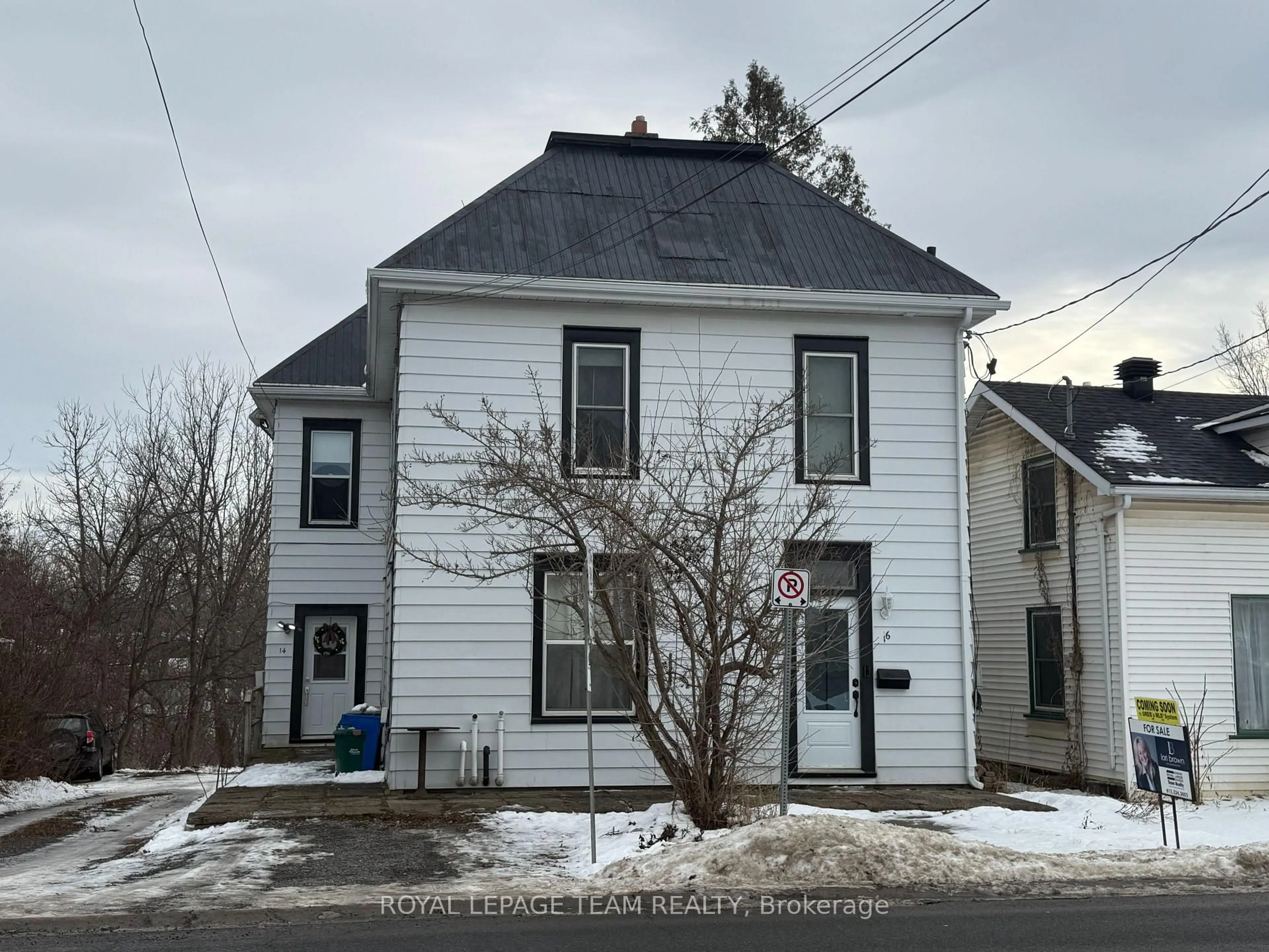 Home with vinyl exterior material, street for 14-16 Clothier St, North Grenville Ontario L3Z 3E6