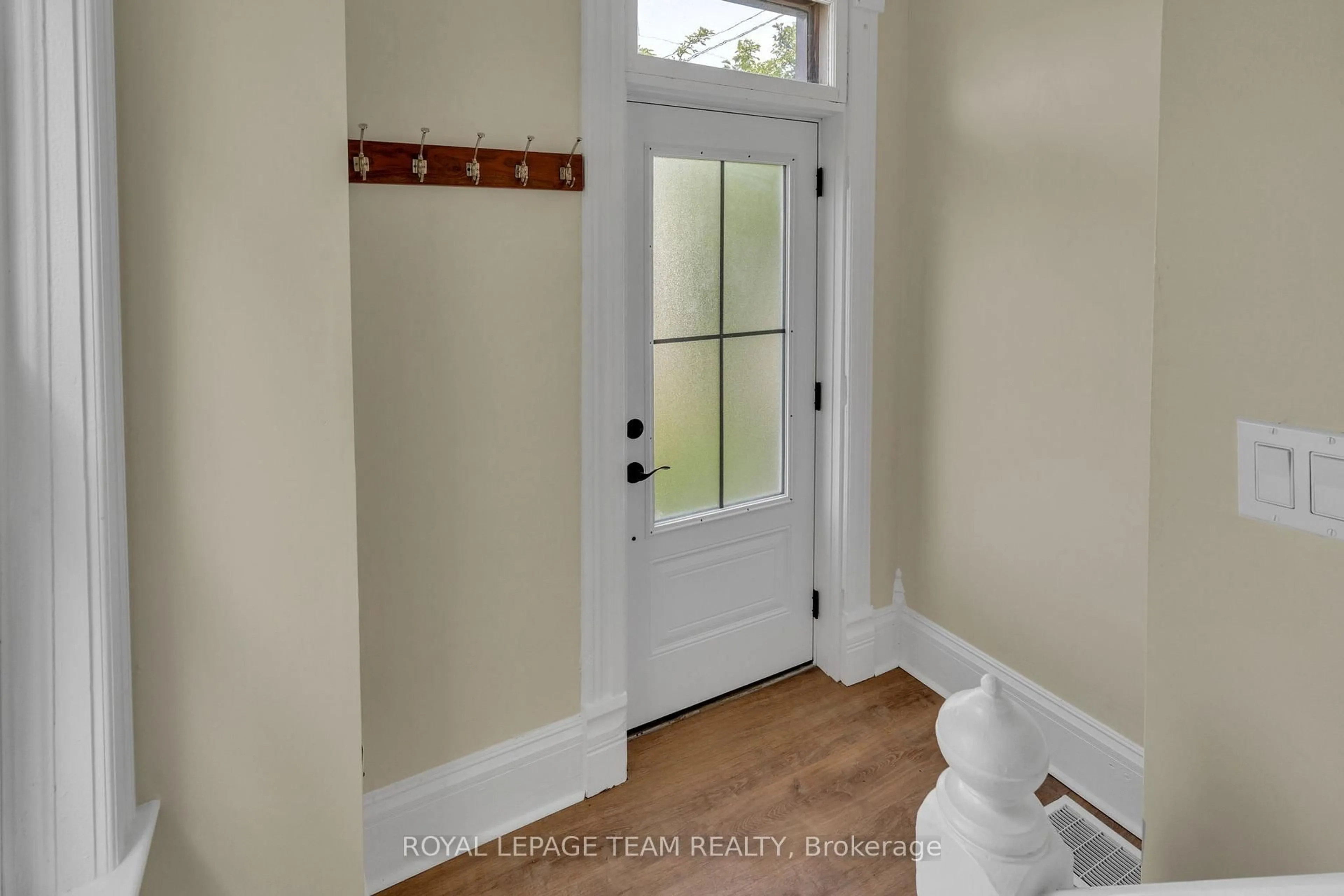 Indoor entryway for 14-16 Clothier St, North Grenville Ontario L3Z 3E6