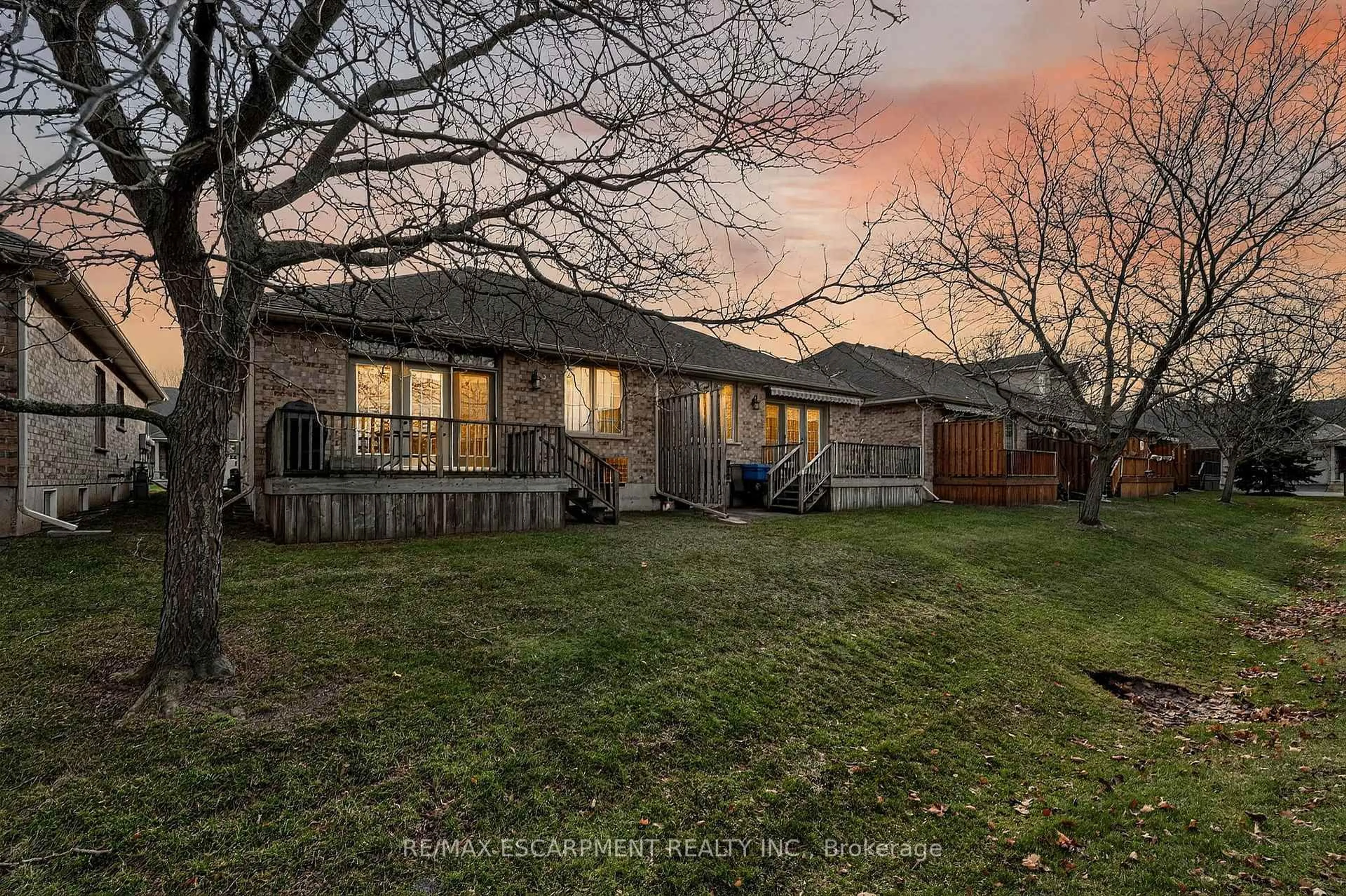 A pic from outside/outdoor area/front of a property/back of a property/a pic from drone, street for 1041 Pine St #16, Haldimand Ontario N1A 2N1