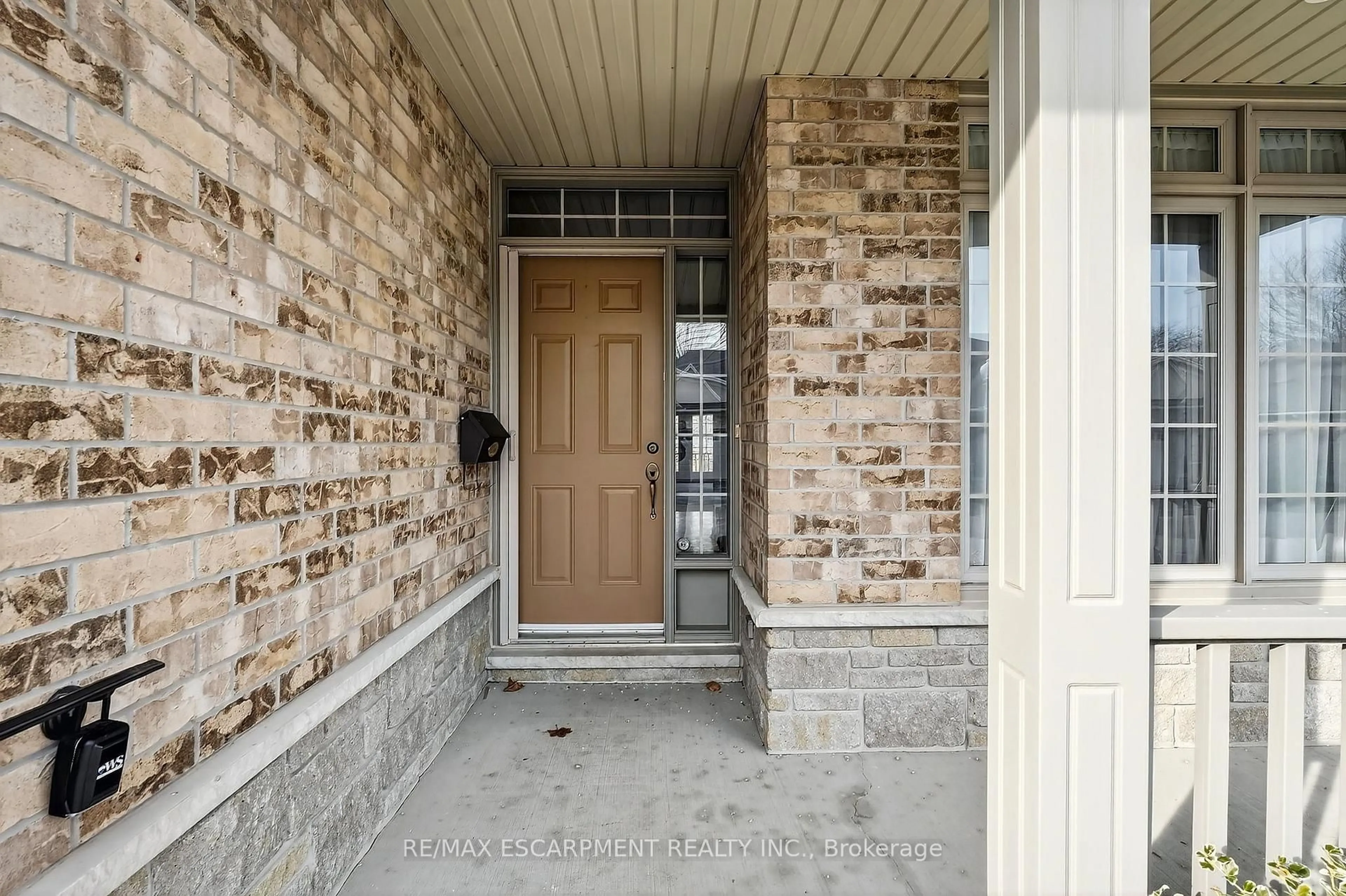 Indoor entryway for 1041 Pine St #16, Haldimand Ontario N1A 2N1