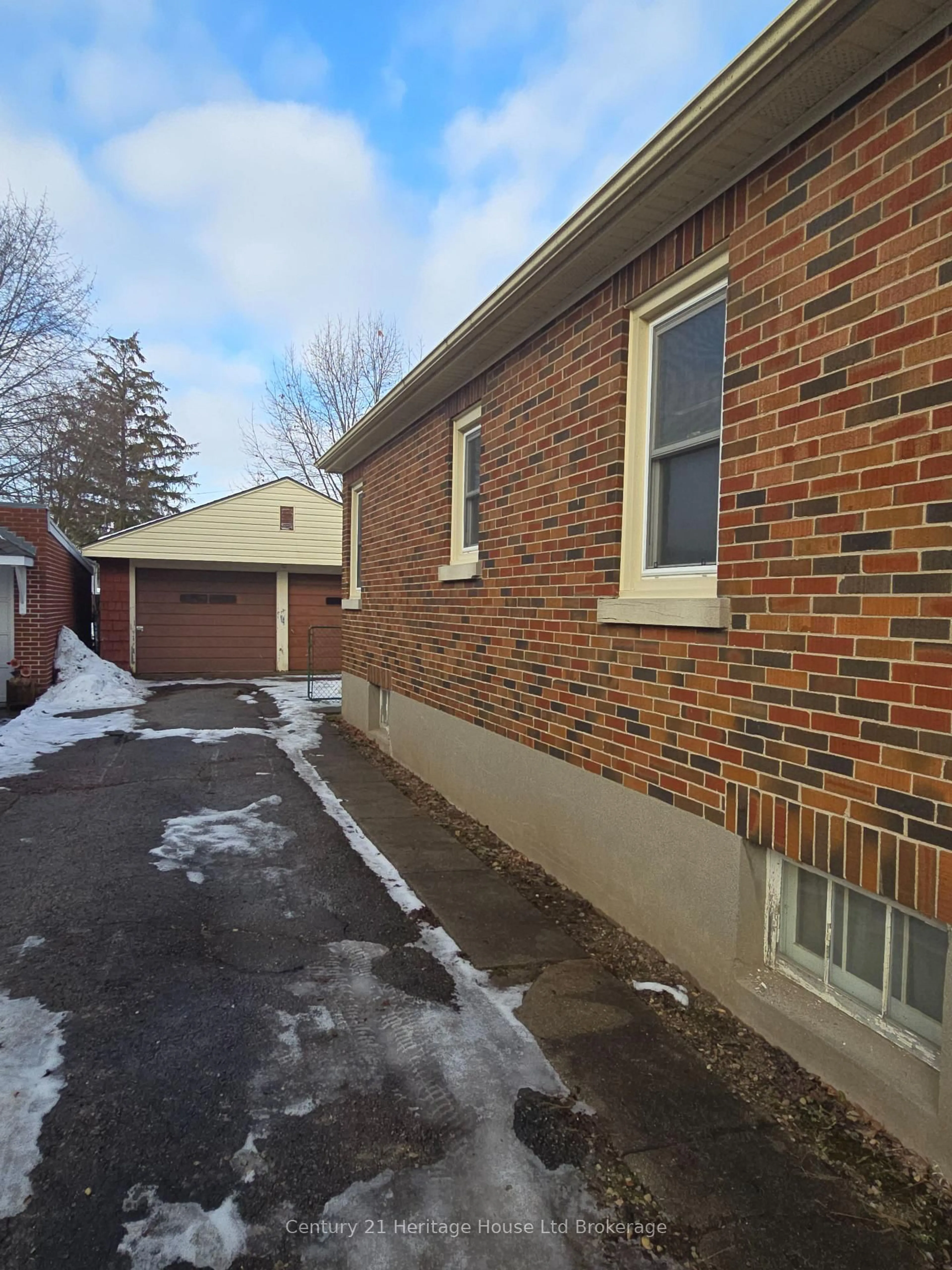 Home with brick exterior material, street for 523 Quintin Pl, Woodstock Ontario N4S 5E8