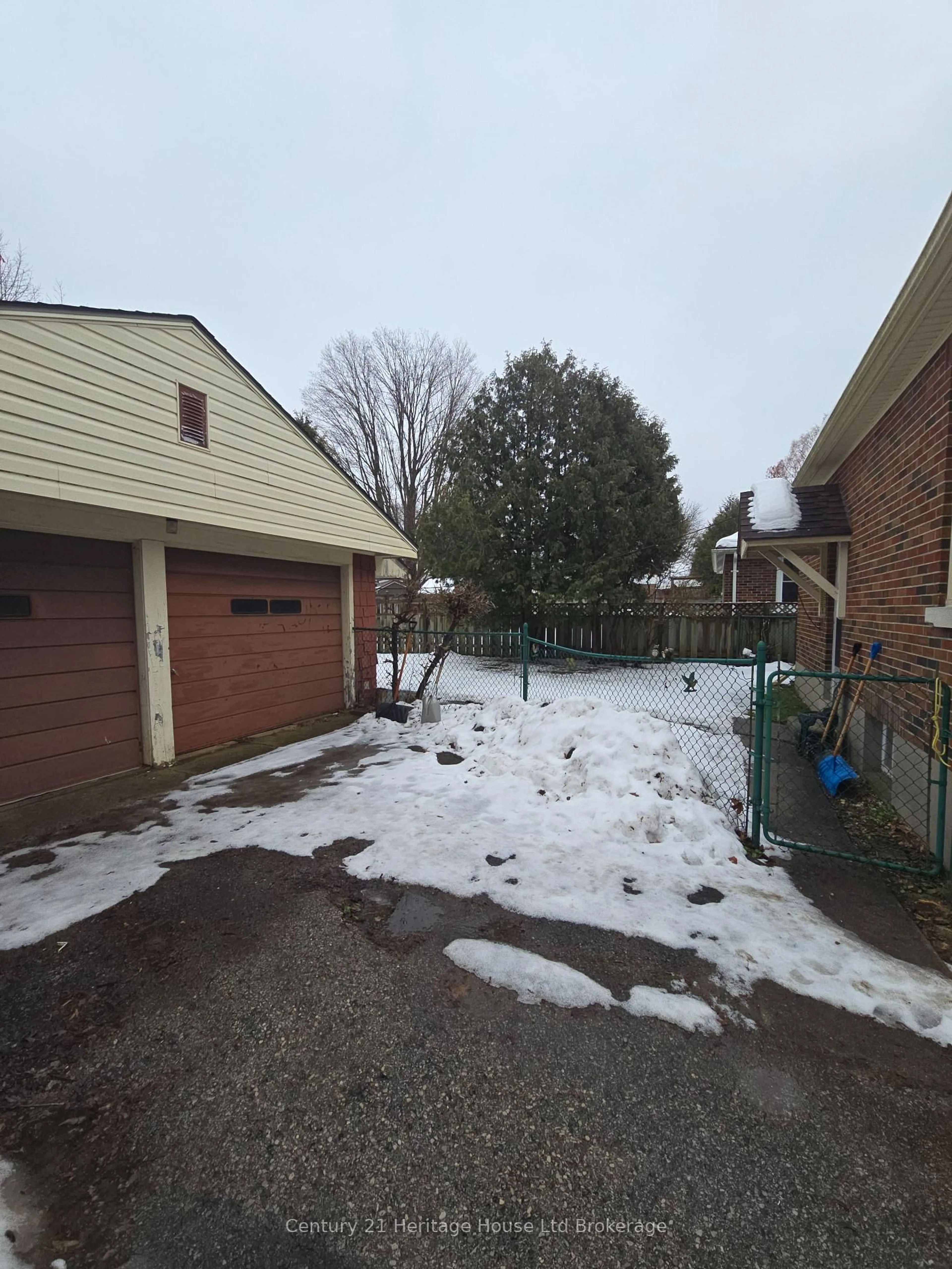 A pic from outside/outdoor area/front of a property/back of a property/a pic from drone, street for 523 Quintin Pl, Woodstock Ontario N4S 5E8