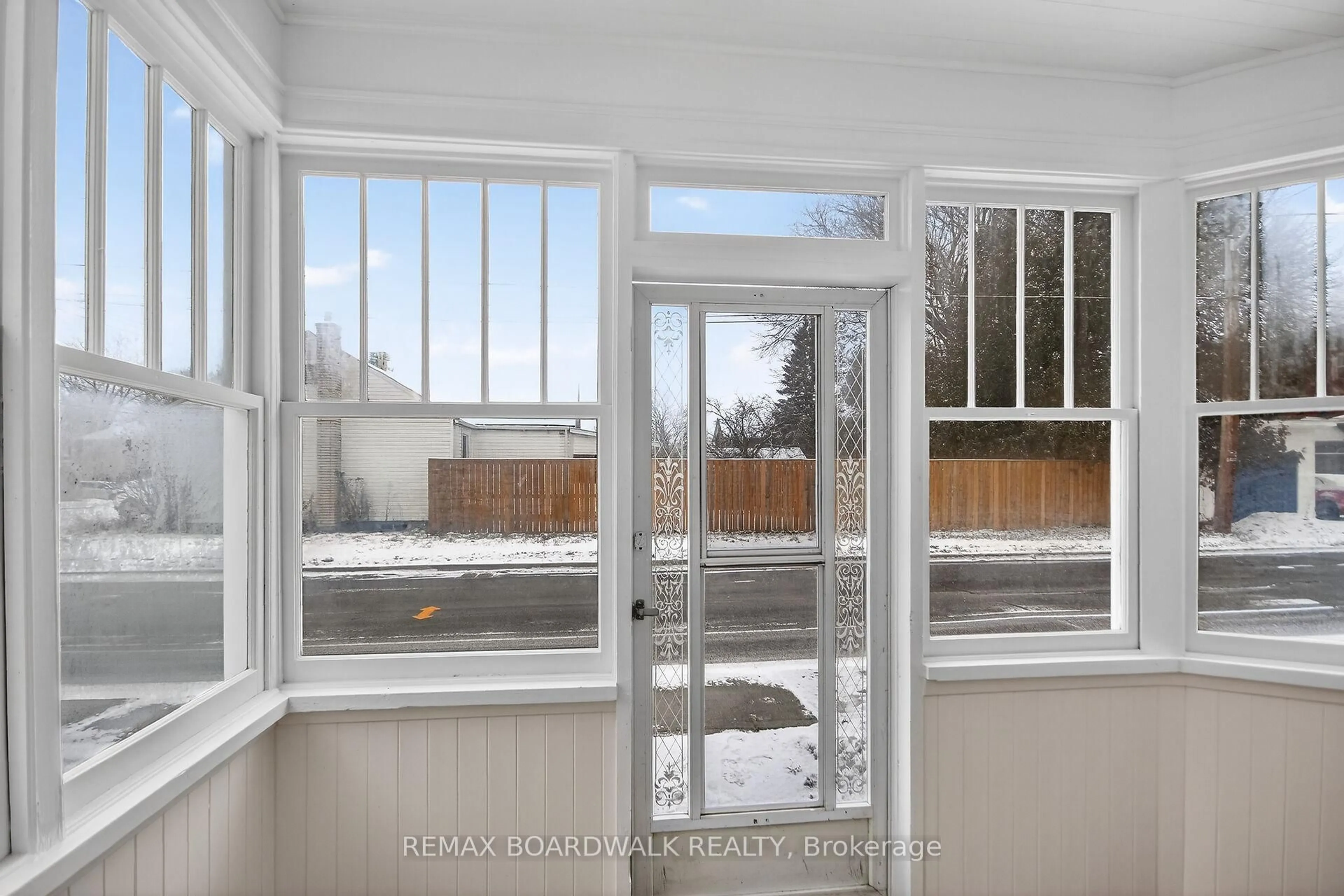 Unknown for 11 Alfred St, Smiths Falls Ontario K7A 4H6