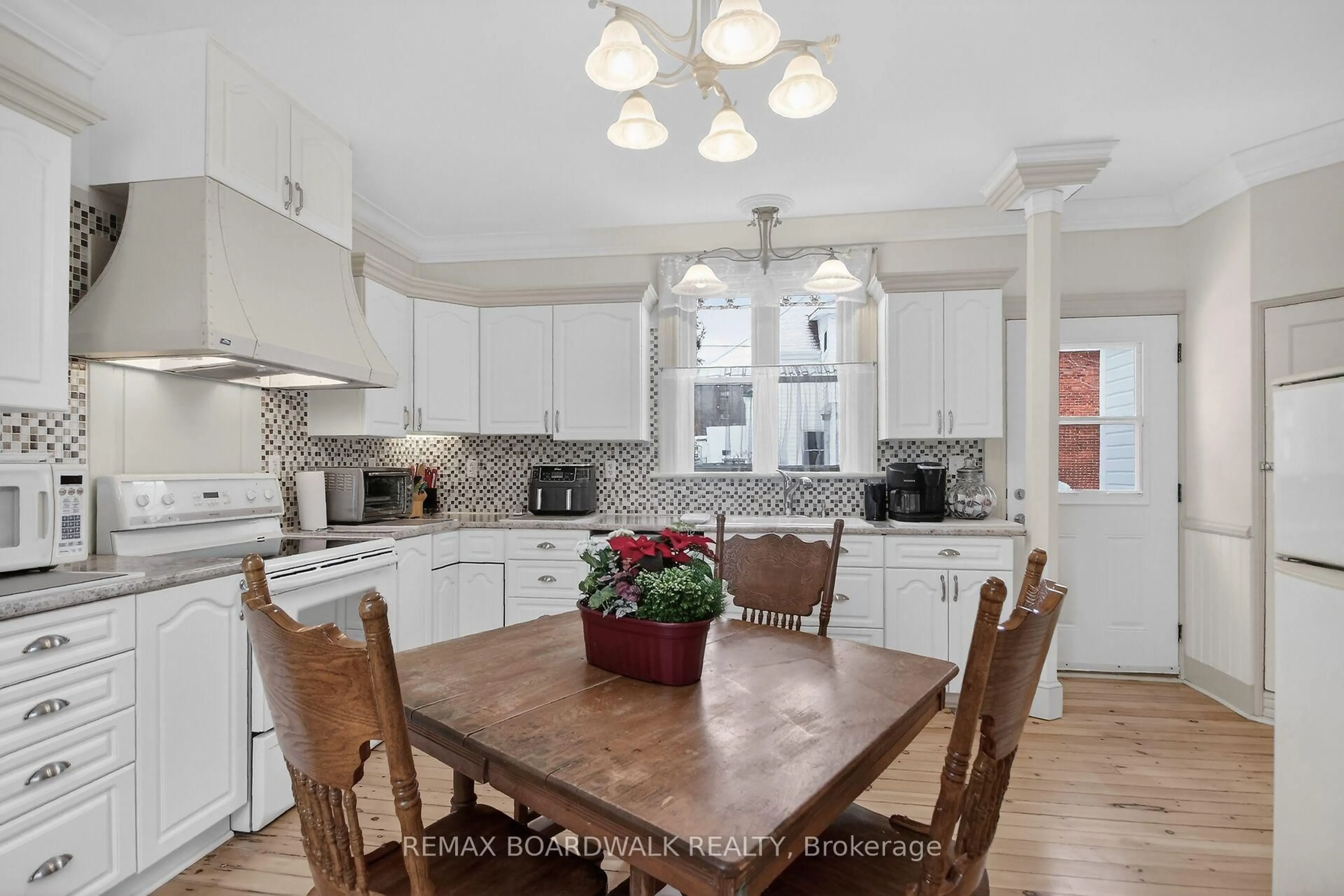 Open concept kitchen, ceramic/tile floor for 11 Alfred St, Smiths Falls Ontario K7A 4H6