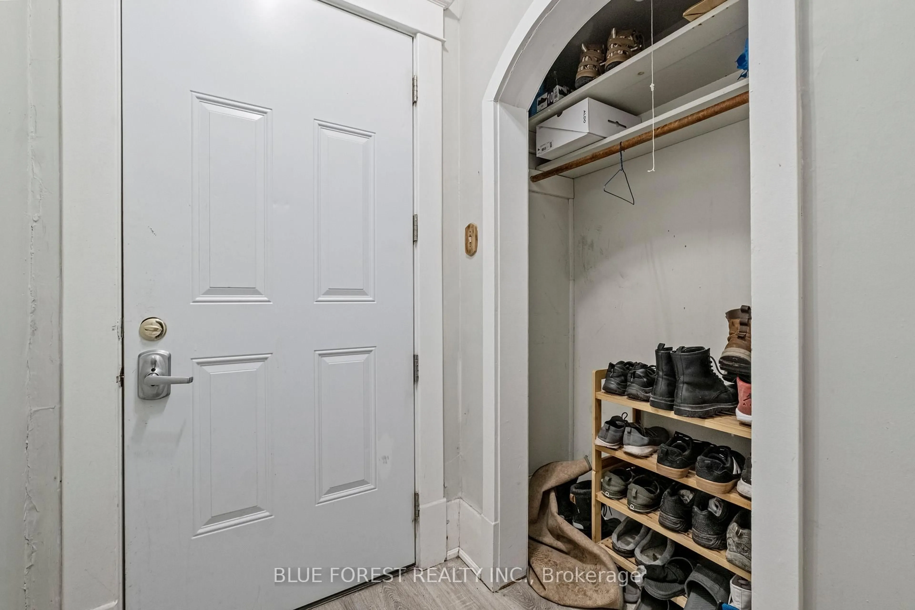 Indoor entryway for 1026 Waterloo St, London East Ontario N6A 3X6