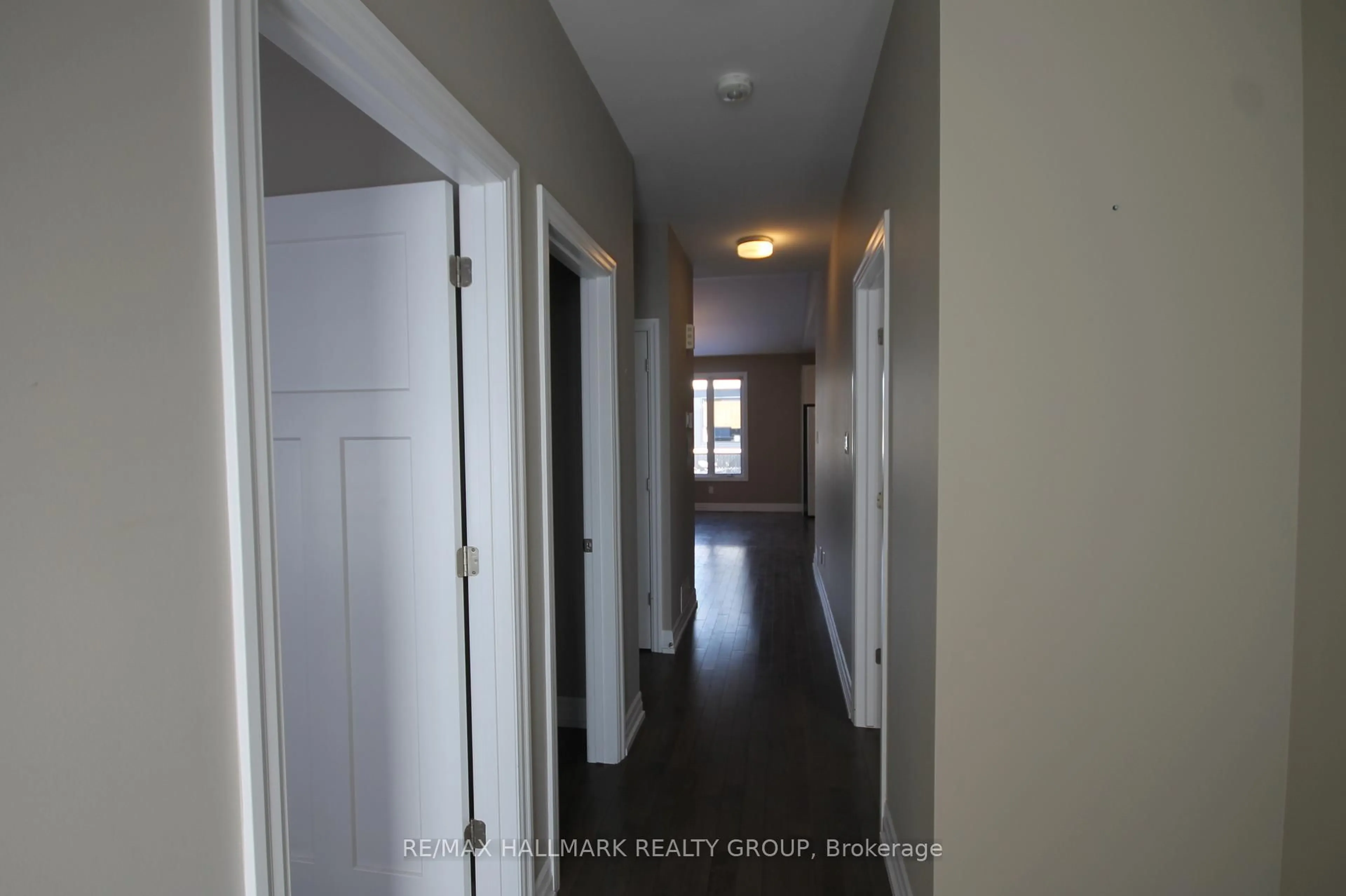 Indoor entryway for 23 Solara Private, Clarence-Rockland Ontario K4K 0K9