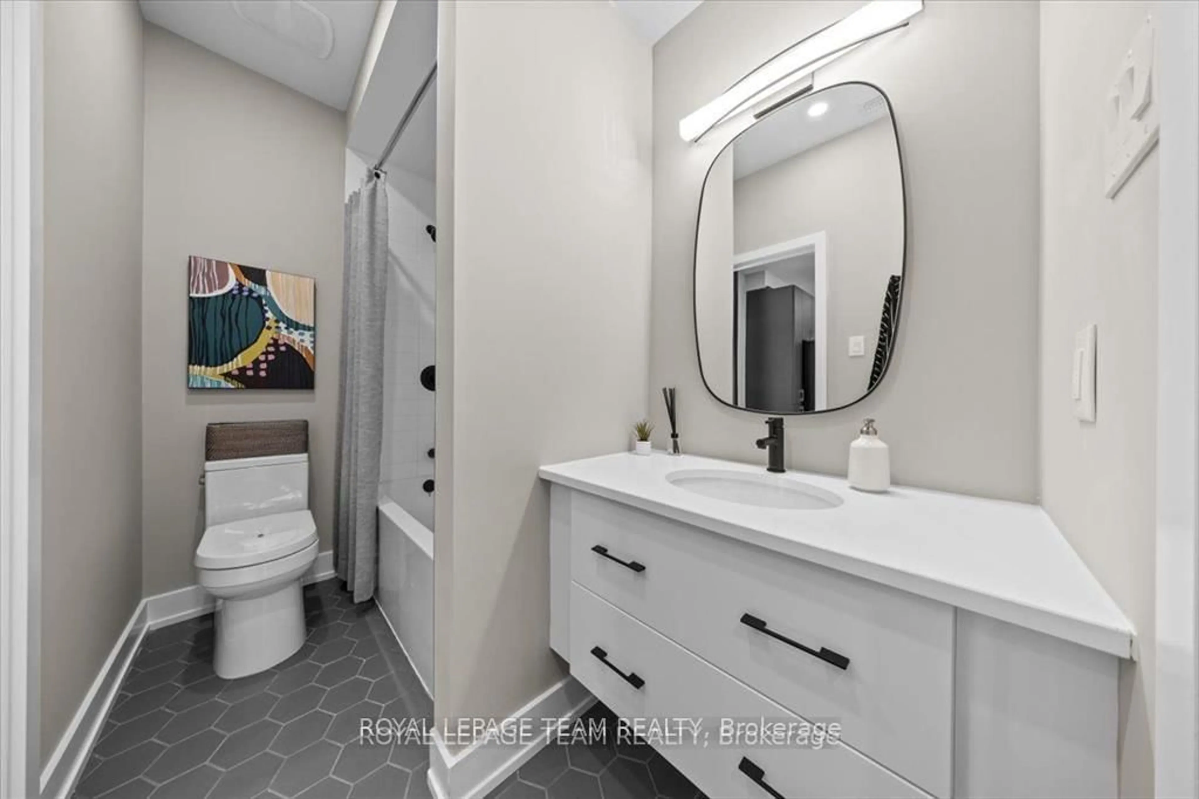 Standard bathroom, ceramic/tile floor for 2376 Tenth Line Rd #202, Orleans Ontario K4A 5T9