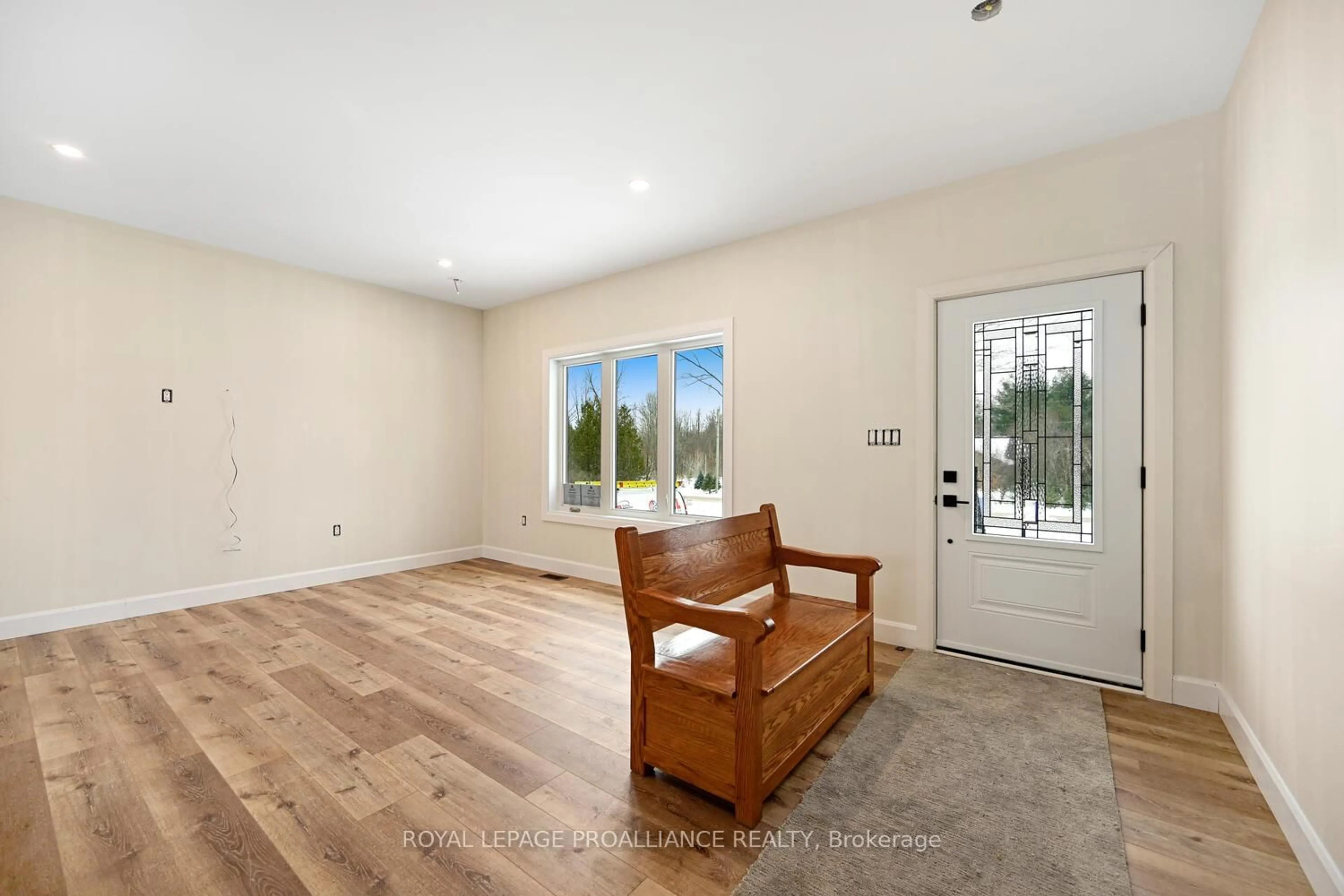 Indoor entryway for 6229 Foster Hall Rd, Elizabethtown-Kitley Ontario K6V 5T4