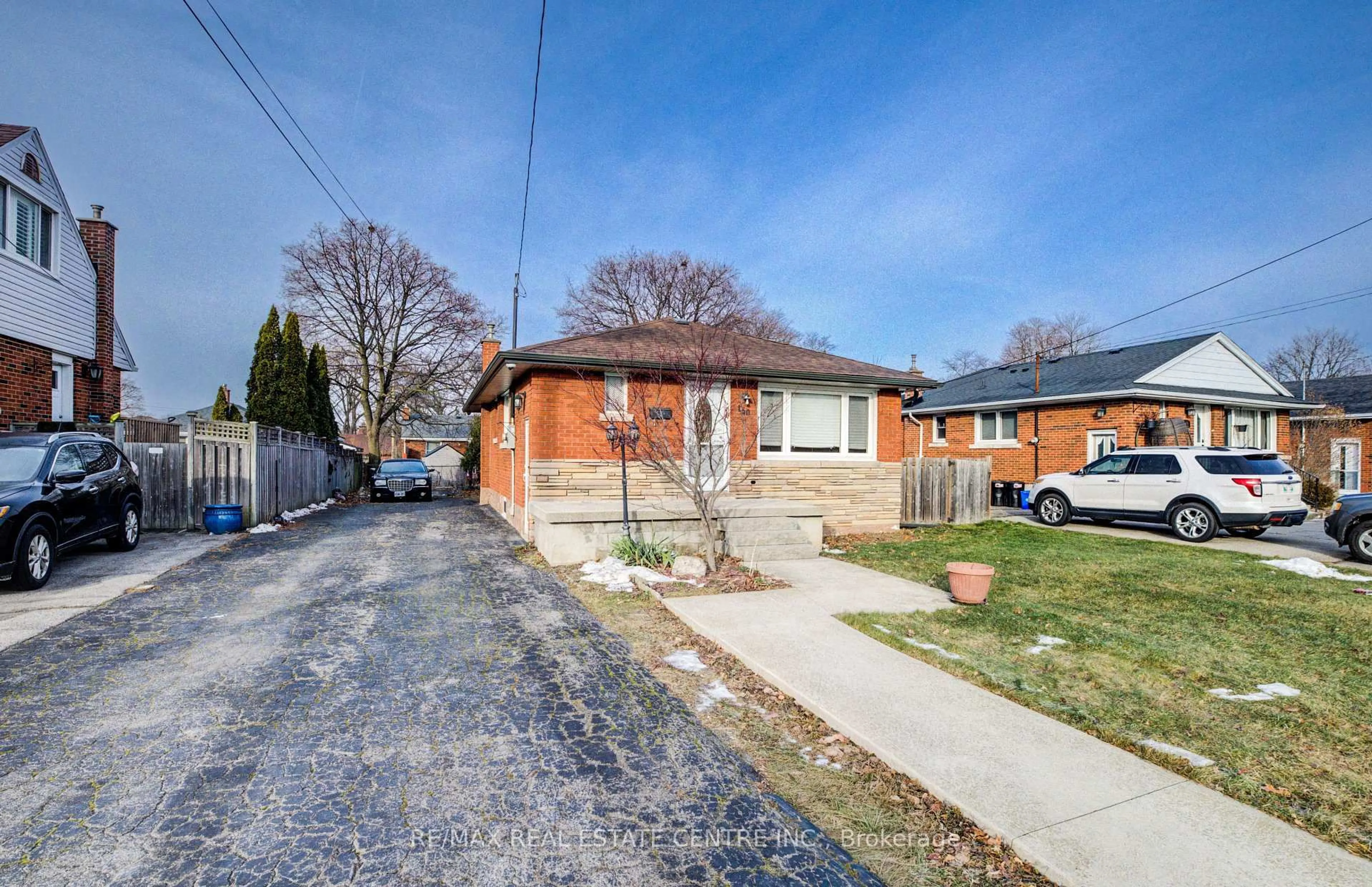 Home with brick exterior material, street for 150 Howard Ave, Hamilton Ontario L9A 2W8