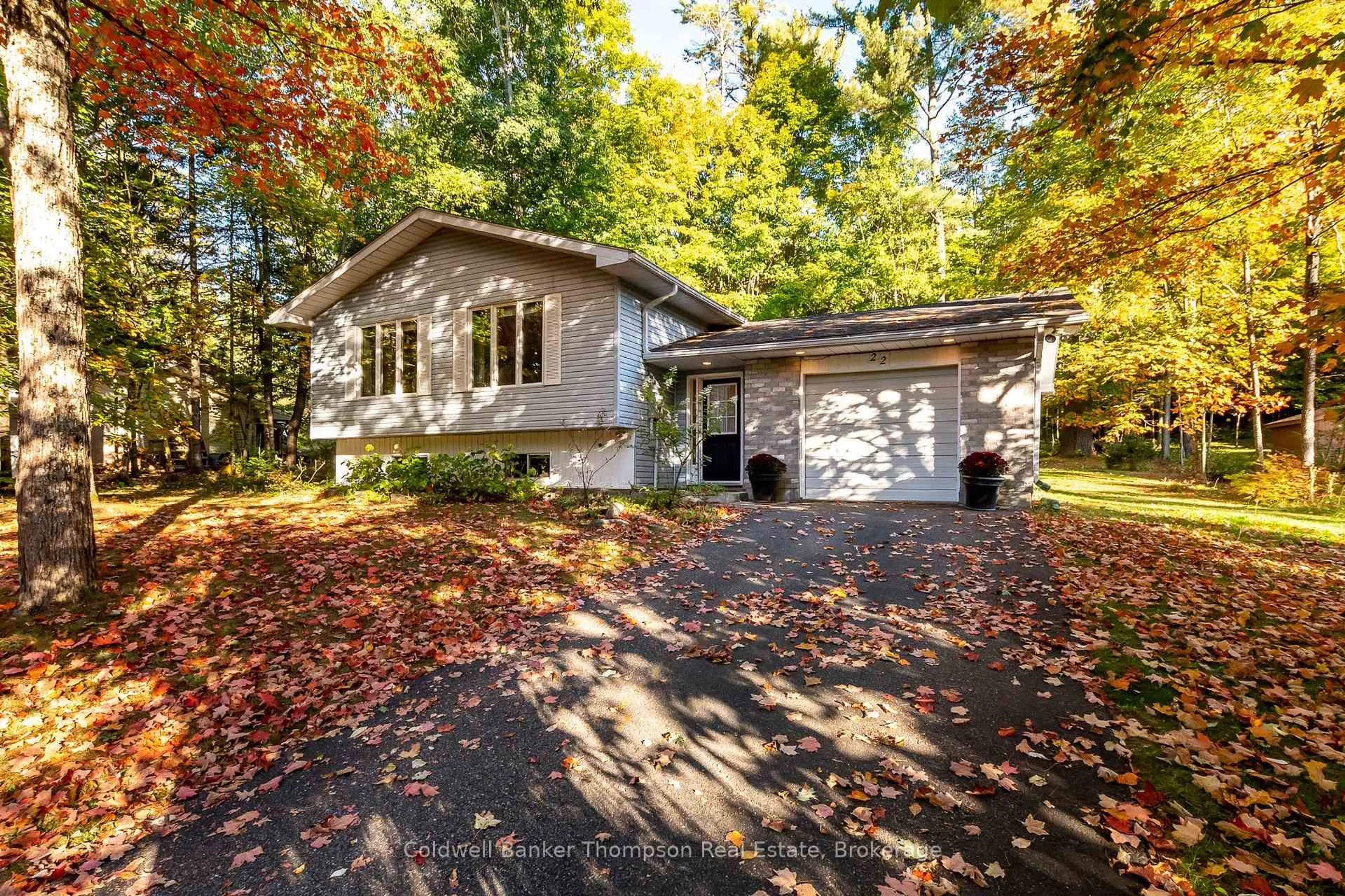 Home with vinyl exterior material, street for 22 Jenner Crt, Huntsville Ontario P0B 1L0