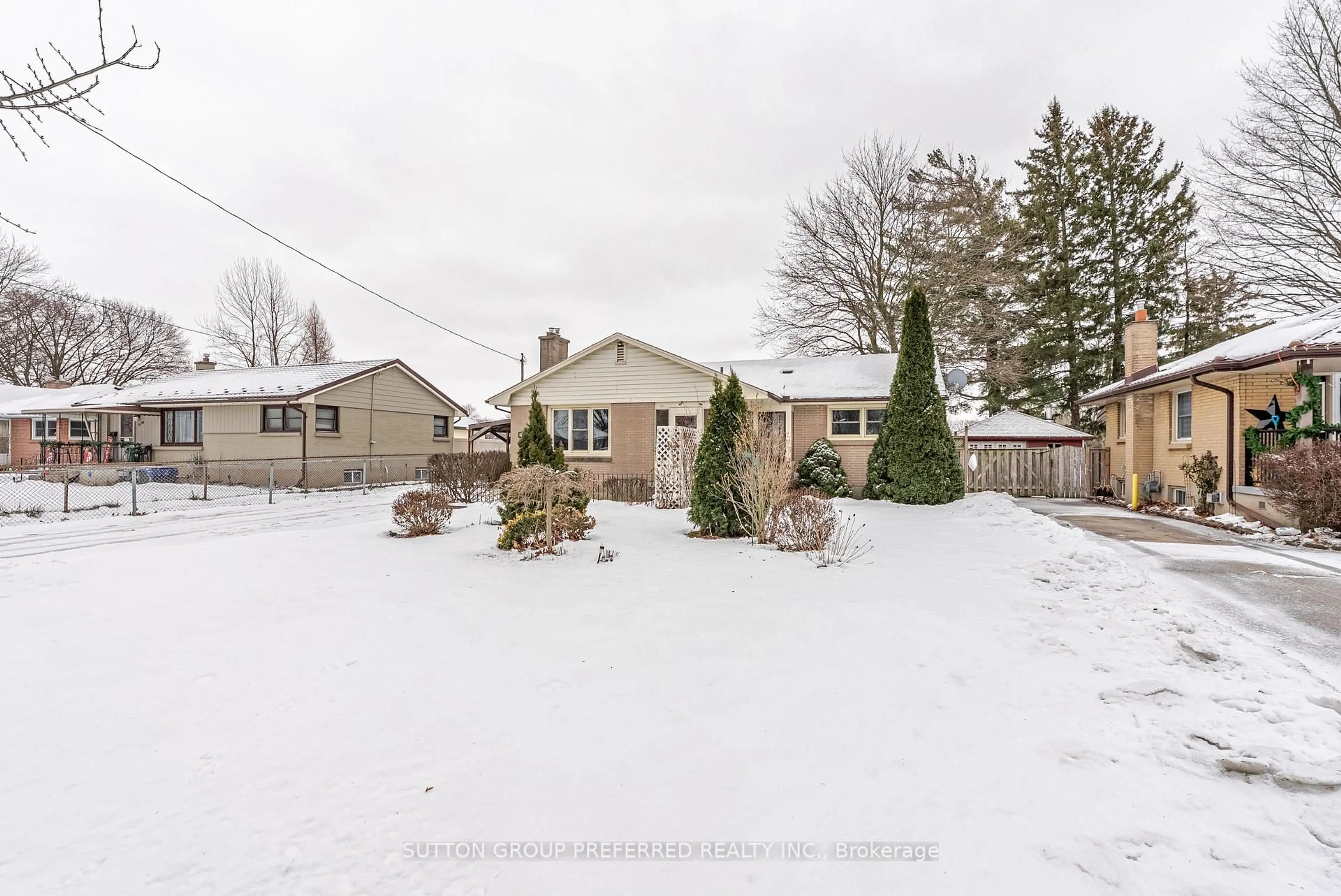 A pic from outside/outdoor area/front of a property/back of a property/a pic from drone, street for 1697 Moffatt Ave, London East Ontario N5W 2A2