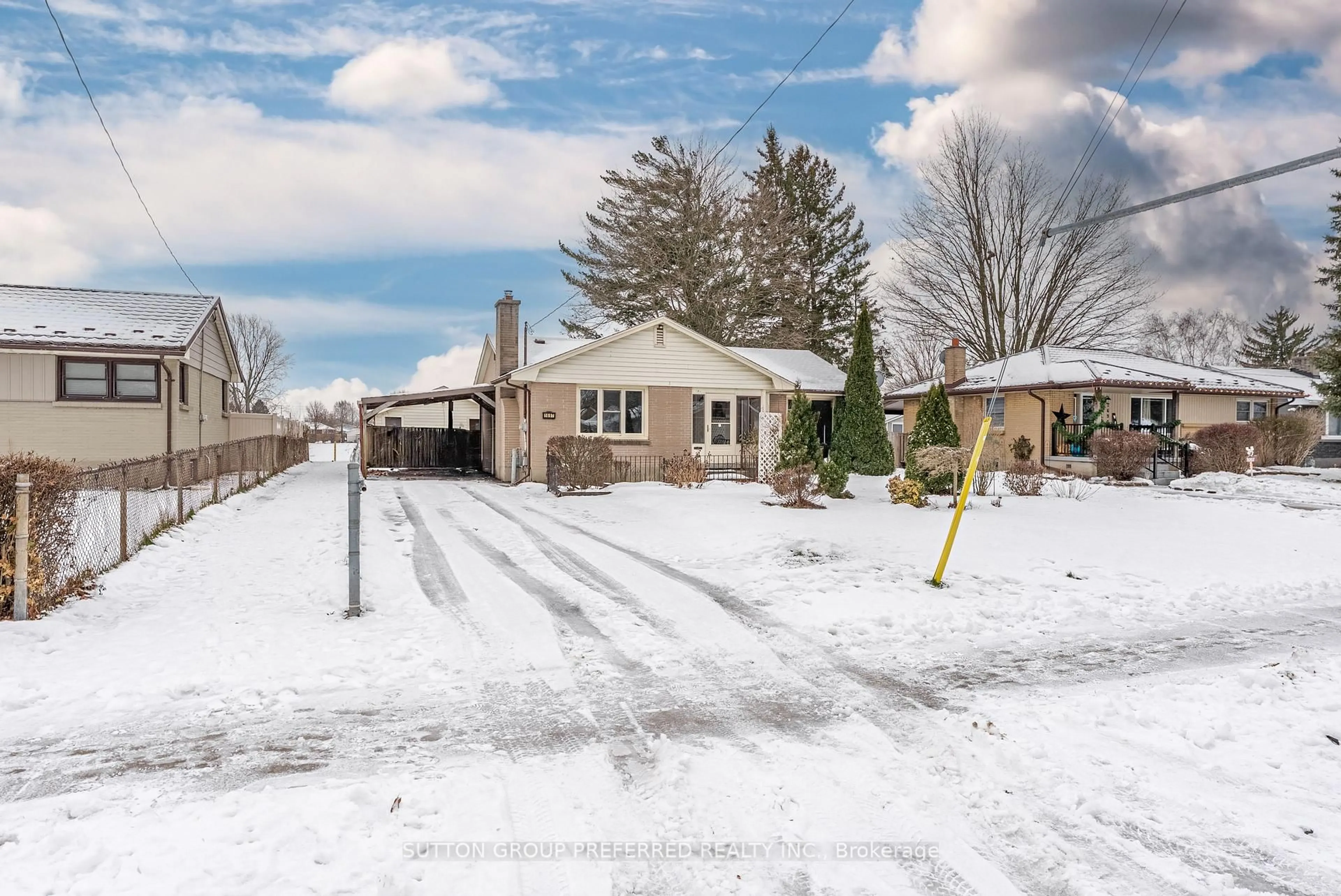 A pic from outside/outdoor area/front of a property/back of a property/a pic from drone, street for 1697 Moffatt Ave, London East Ontario N5W 2A2