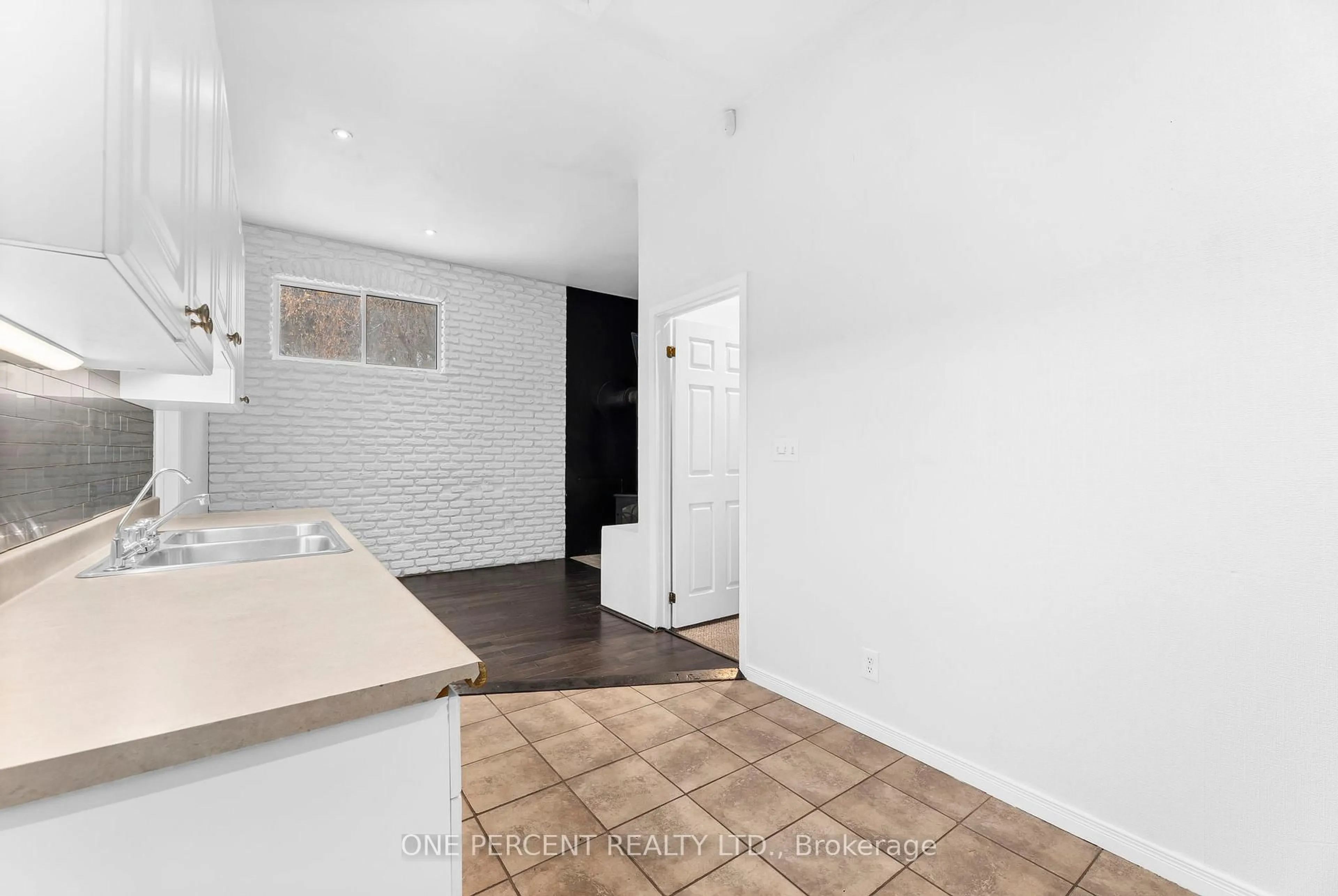 Standard kitchen, unknown for 71 Cleak Ave, Maynooth Ontario K0L 2S0