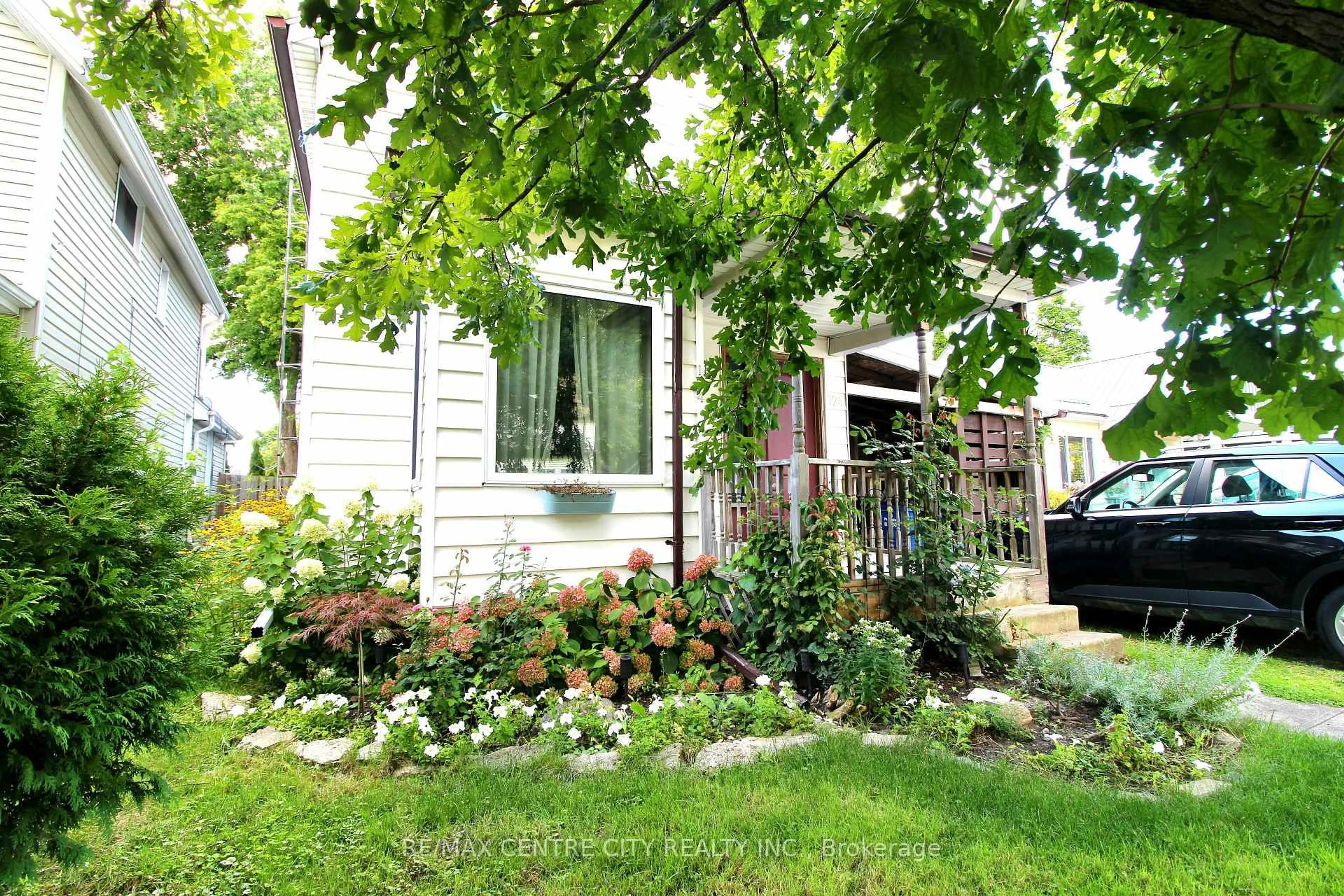 Patio, street for 124 Joseph St, Chatham-Kent Ontario N7L 3G9