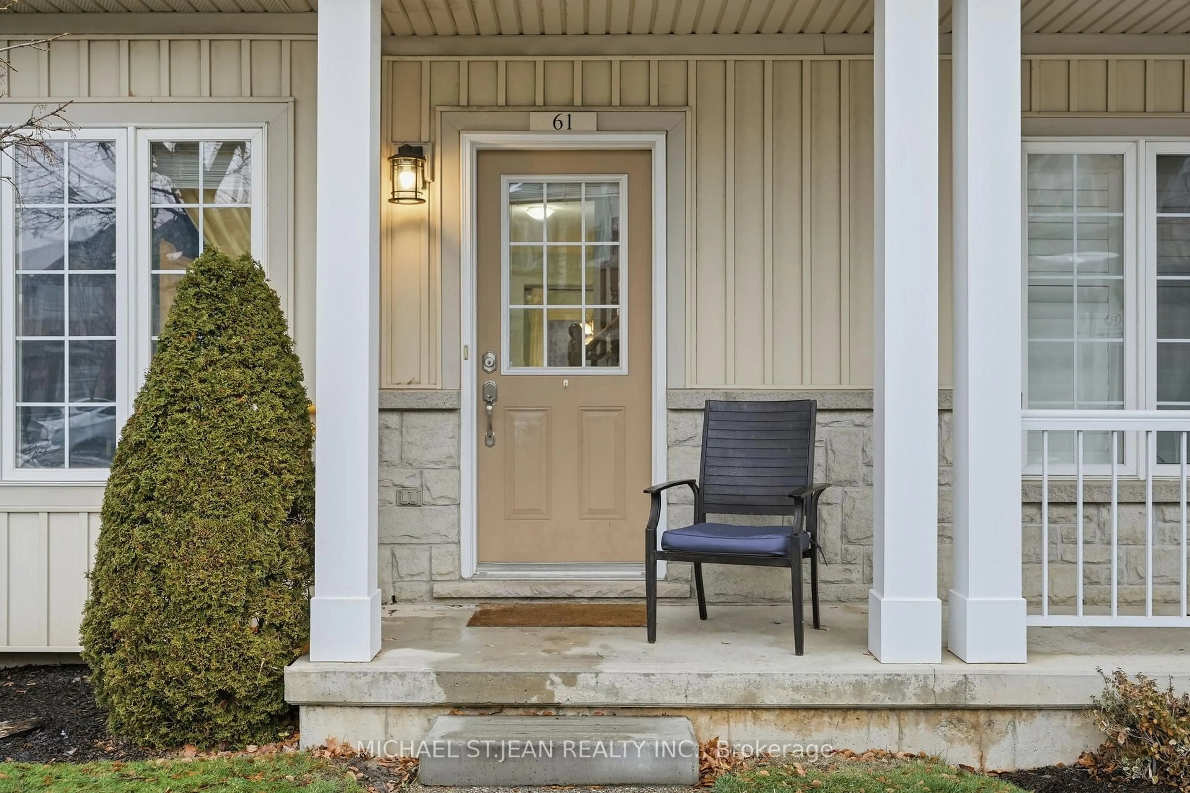 Indoor entryway for 61 Liddycoat Lane, Hamilton Ontario L9G 0A7