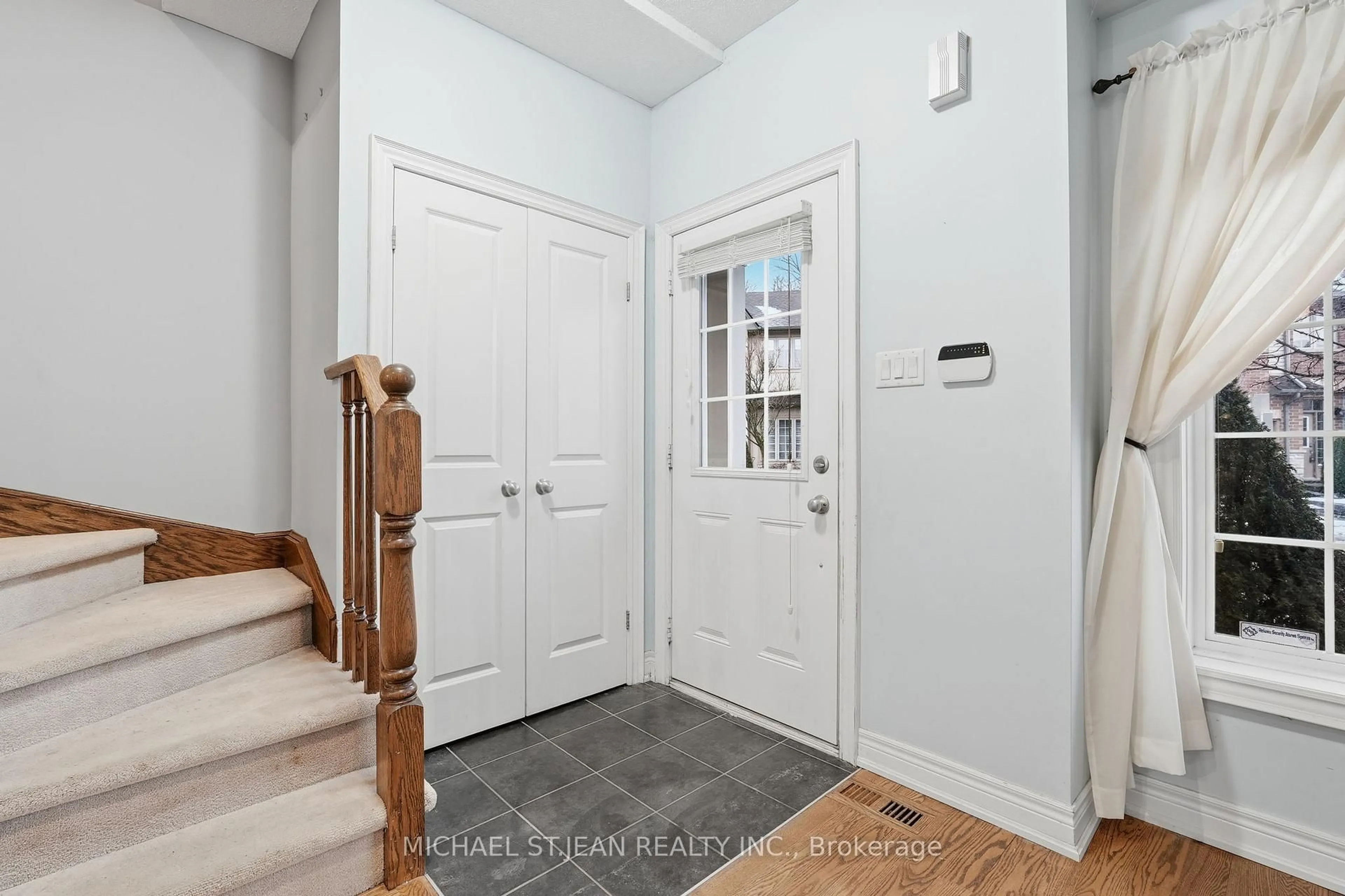 Indoor entryway for 61 Liddycoat Lane, Hamilton Ontario L9G 0A7
