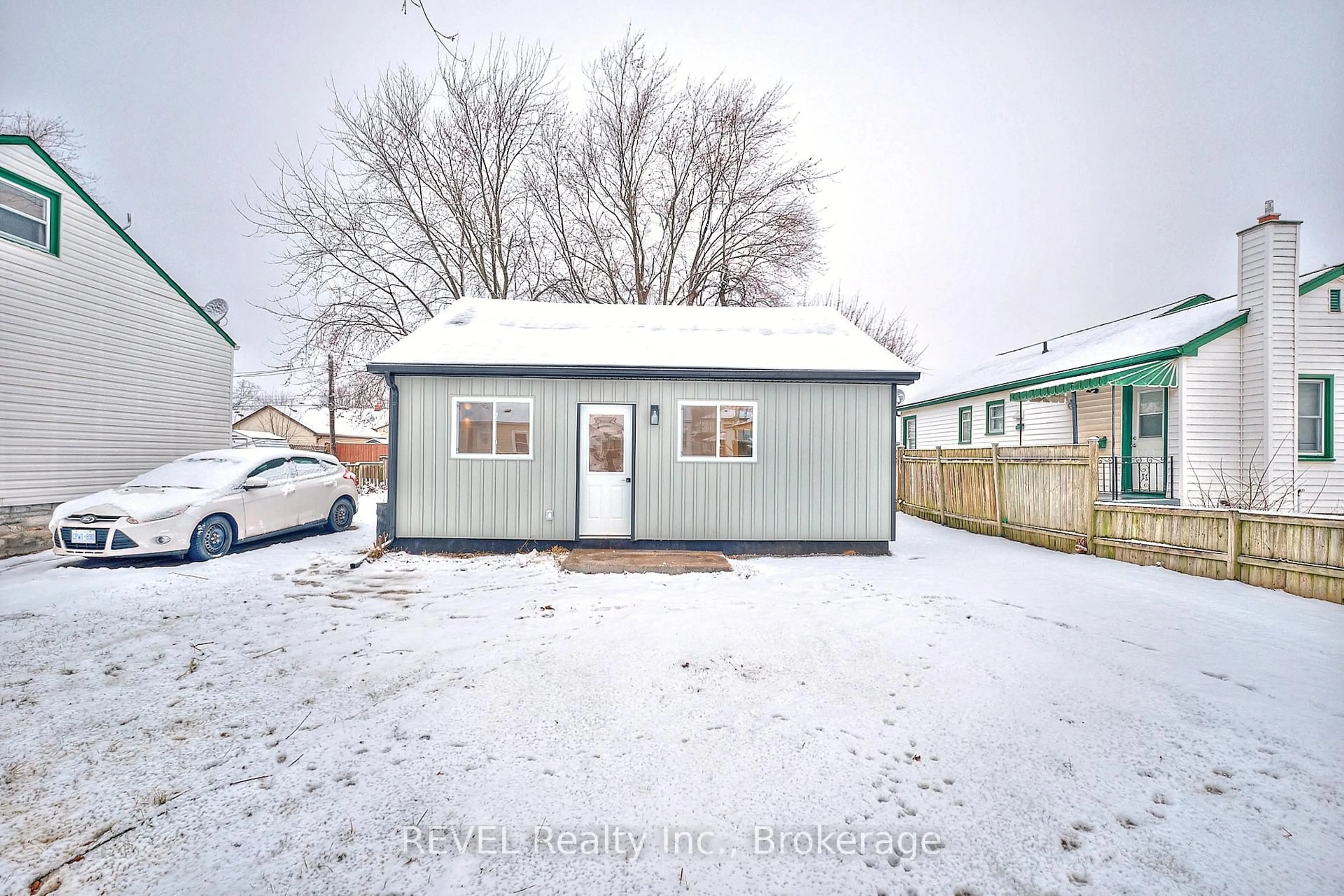 Shed for 406 Hennepin Ave, Welland Ontario L3B 4T5