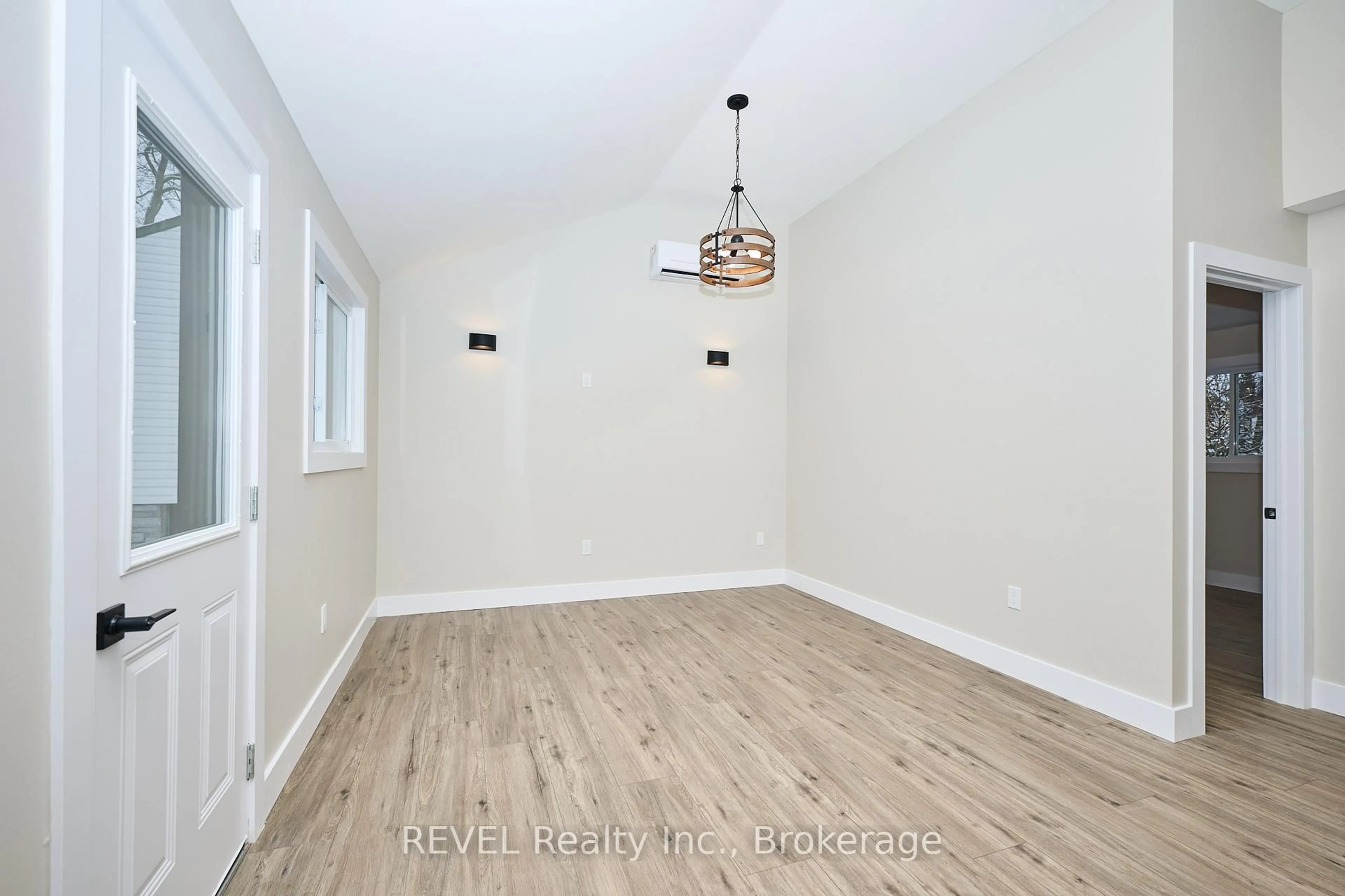A pic of a room for 406 Hennepin Ave, Welland Ontario L3B 4T5