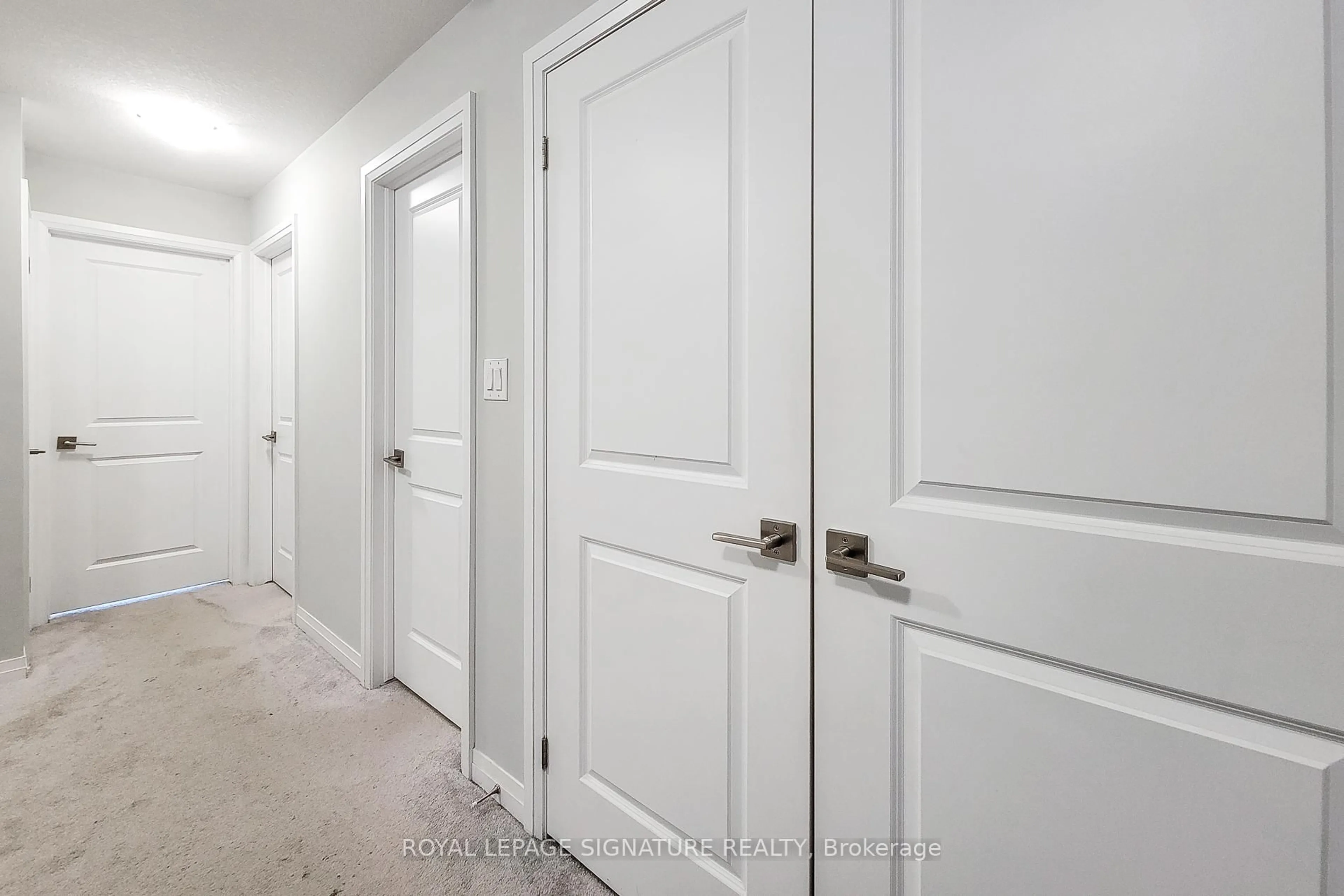 Indoor entryway for 4885 Pettit Ave, Niagara Falls Ontario L2E 0B7