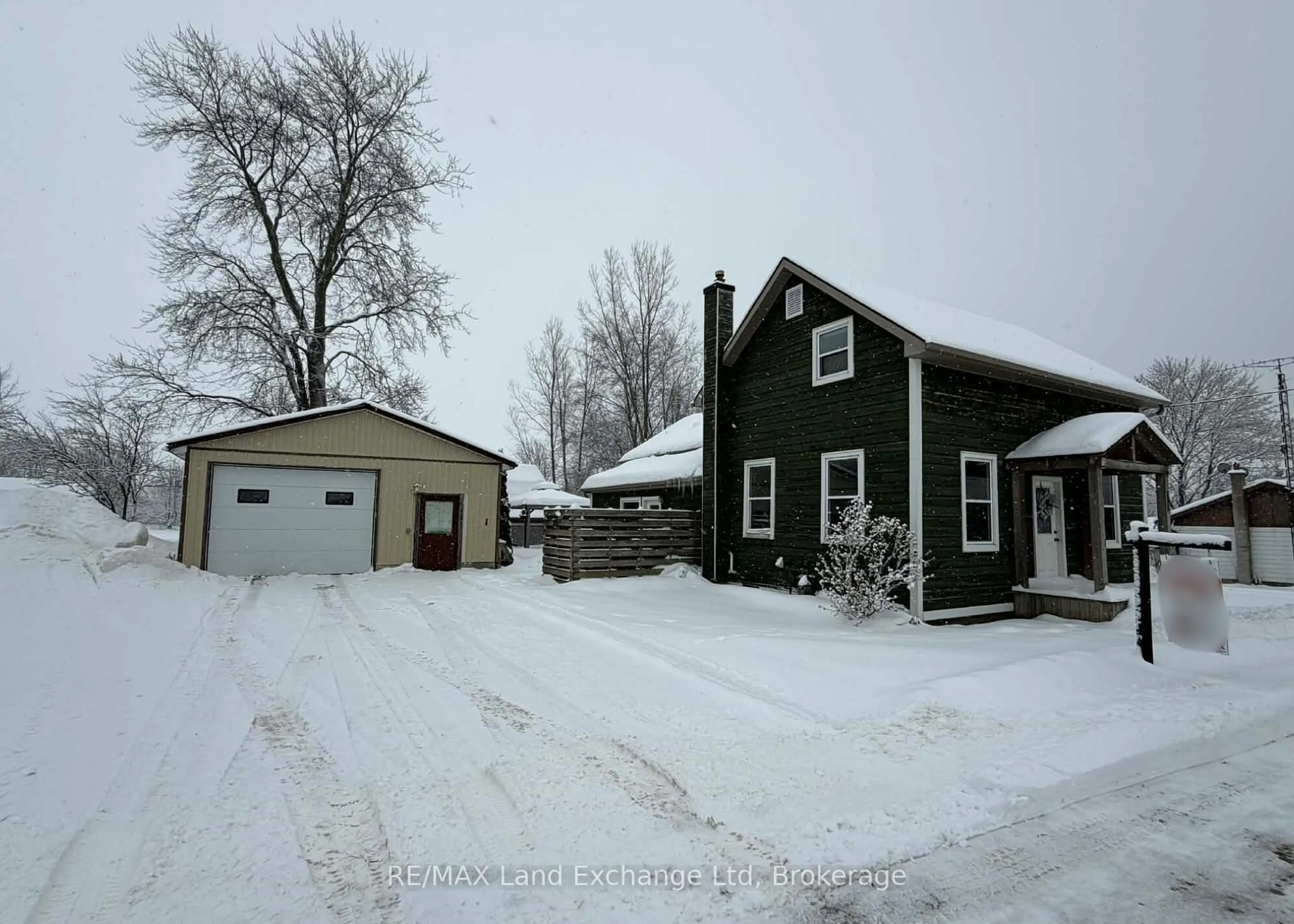 A pic from outside/outdoor area/front of a property/back of a property/a pic from drone, street for 202 Union St, North Huron Ontario N0M 1H0