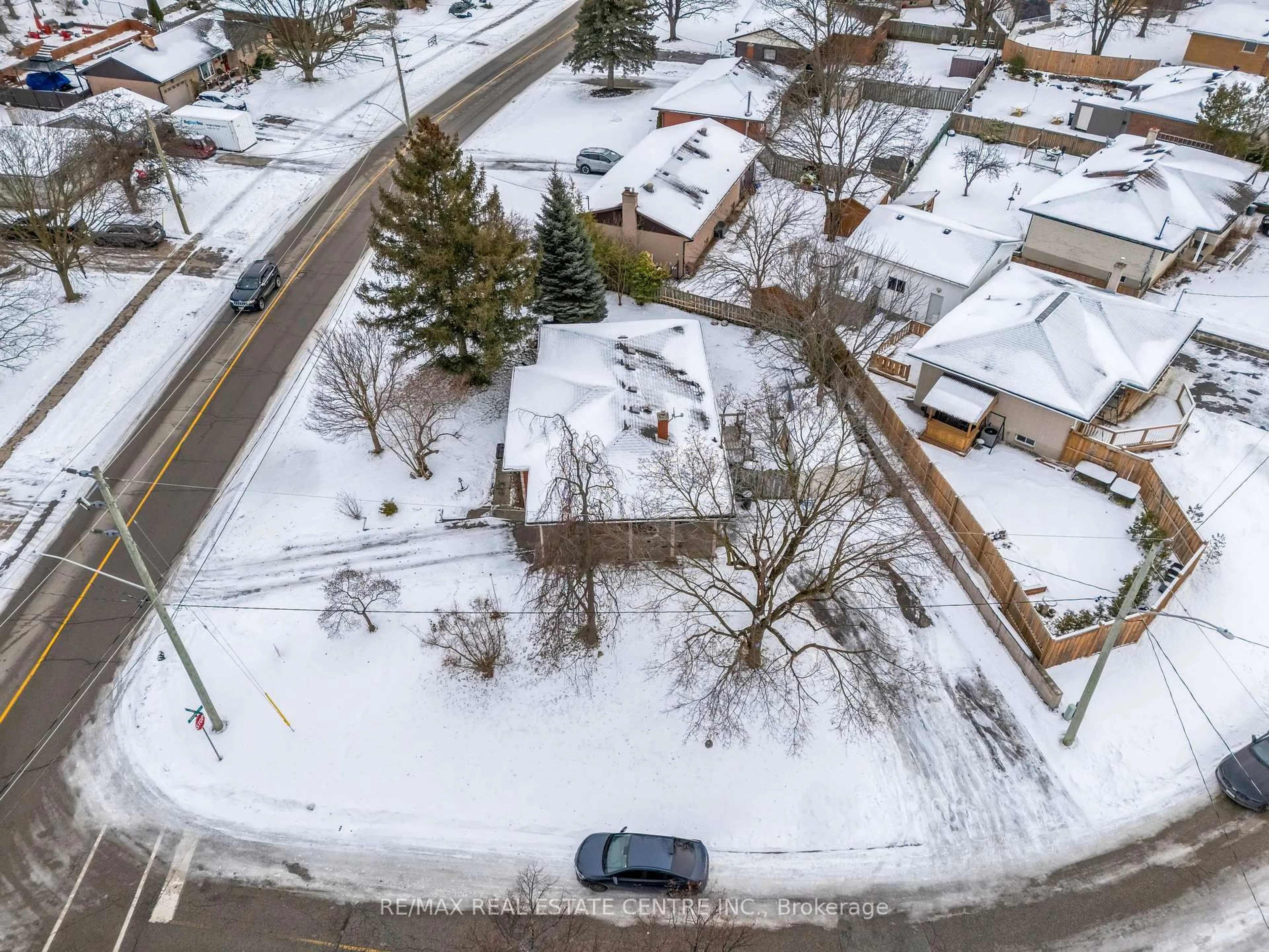 A pic from outside/outdoor area/front of a property/back of a property/a pic from drone, street for 168 Winston Blvd, Cambridge Ontario N3C 1M2