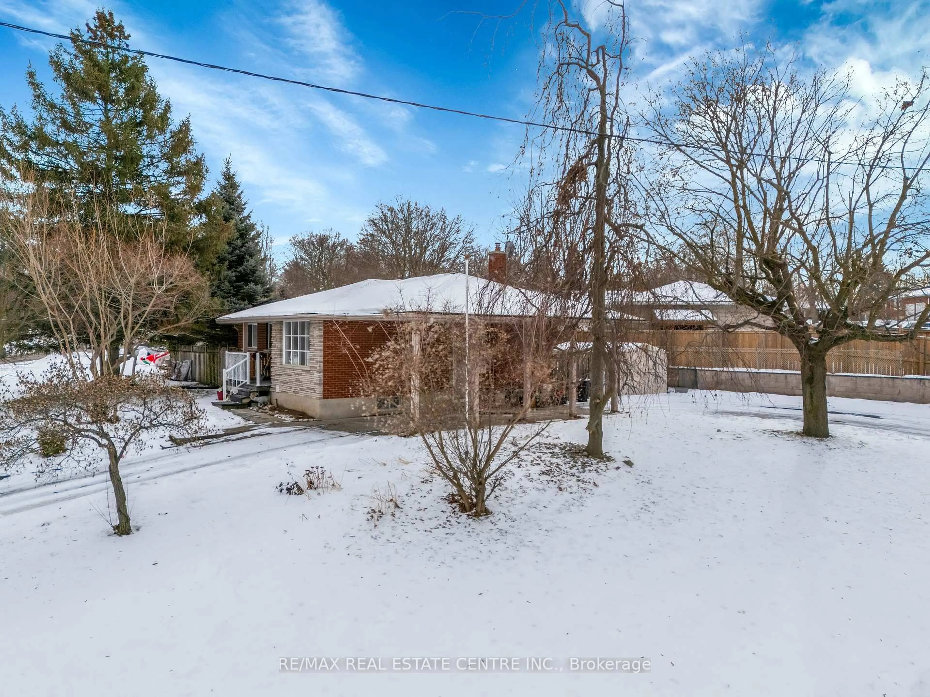 A pic from outside/outdoor area/front of a property/back of a property/a pic from drone, street for 168 Winston Blvd, Cambridge Ontario N3C 1M2