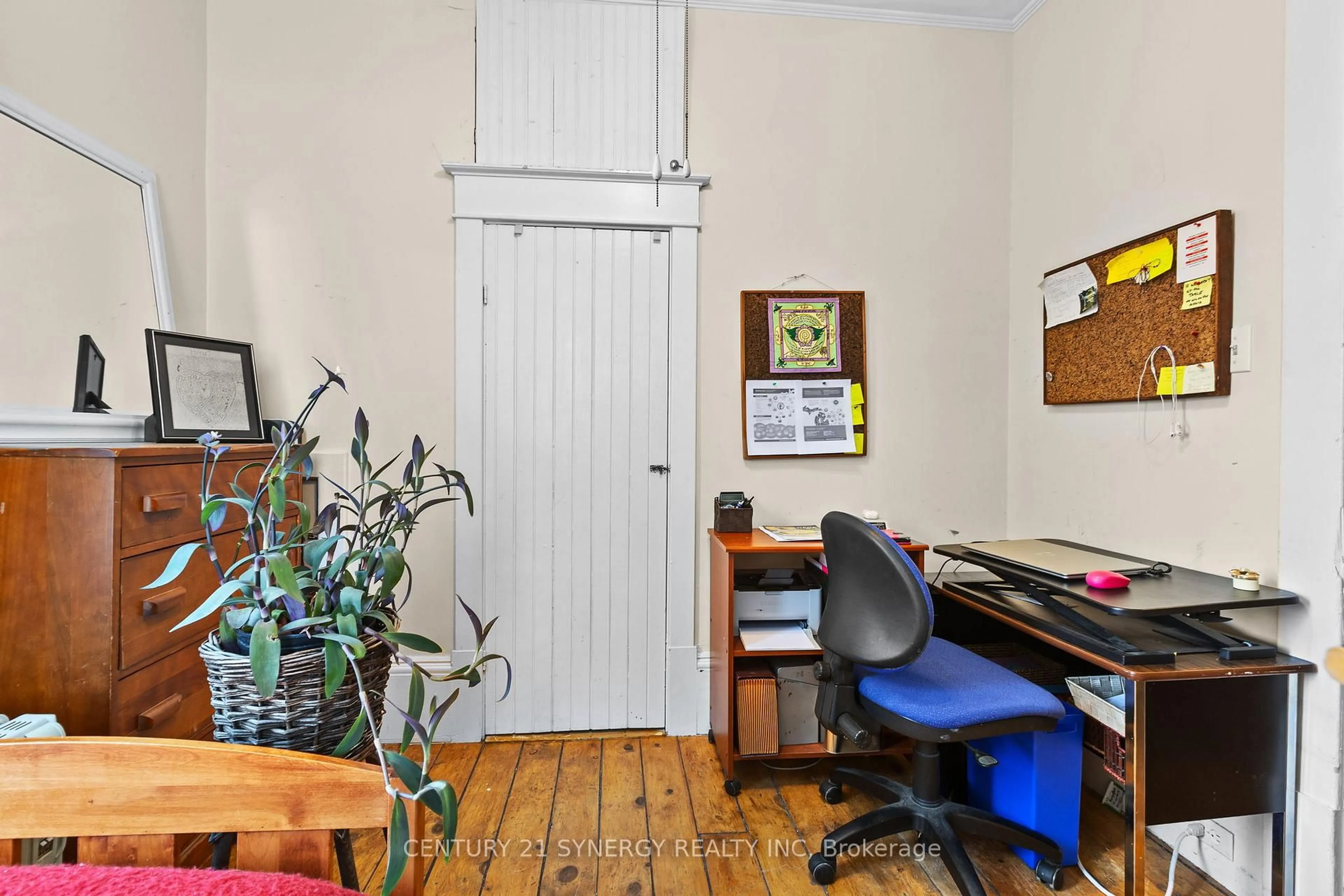 Indoor foyer for 1104 County Road 16 Rd, Merrickville-Wolford Ontario K0G 1G0