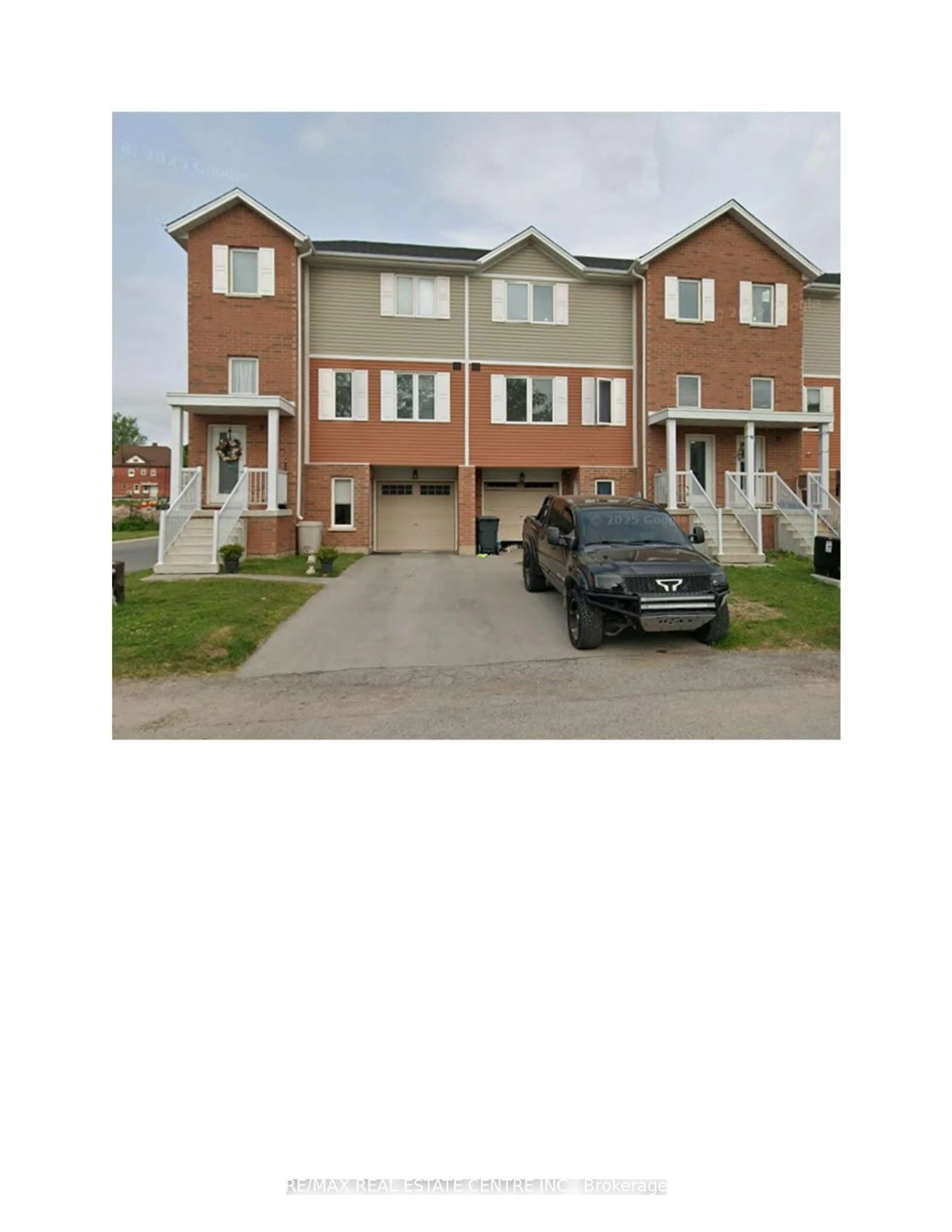 A pic from outside/outdoor area/front of a property/back of a property/a pic from drone, street for 15 Denistoun St, Welland Ontario L3C 0H6