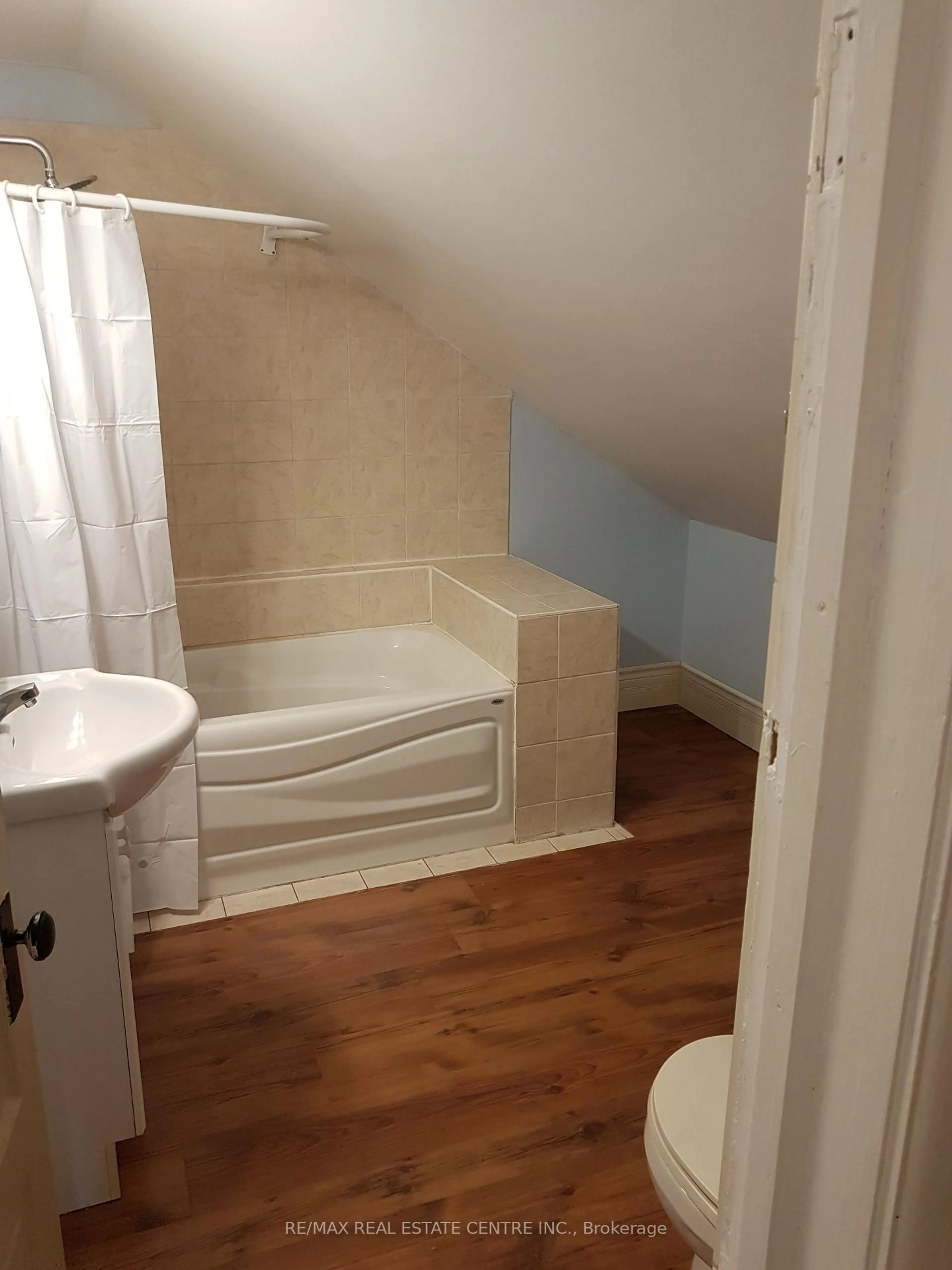 A pic of a room for 43 Dumfries St, Cambridge Ontario N1S 1Y6