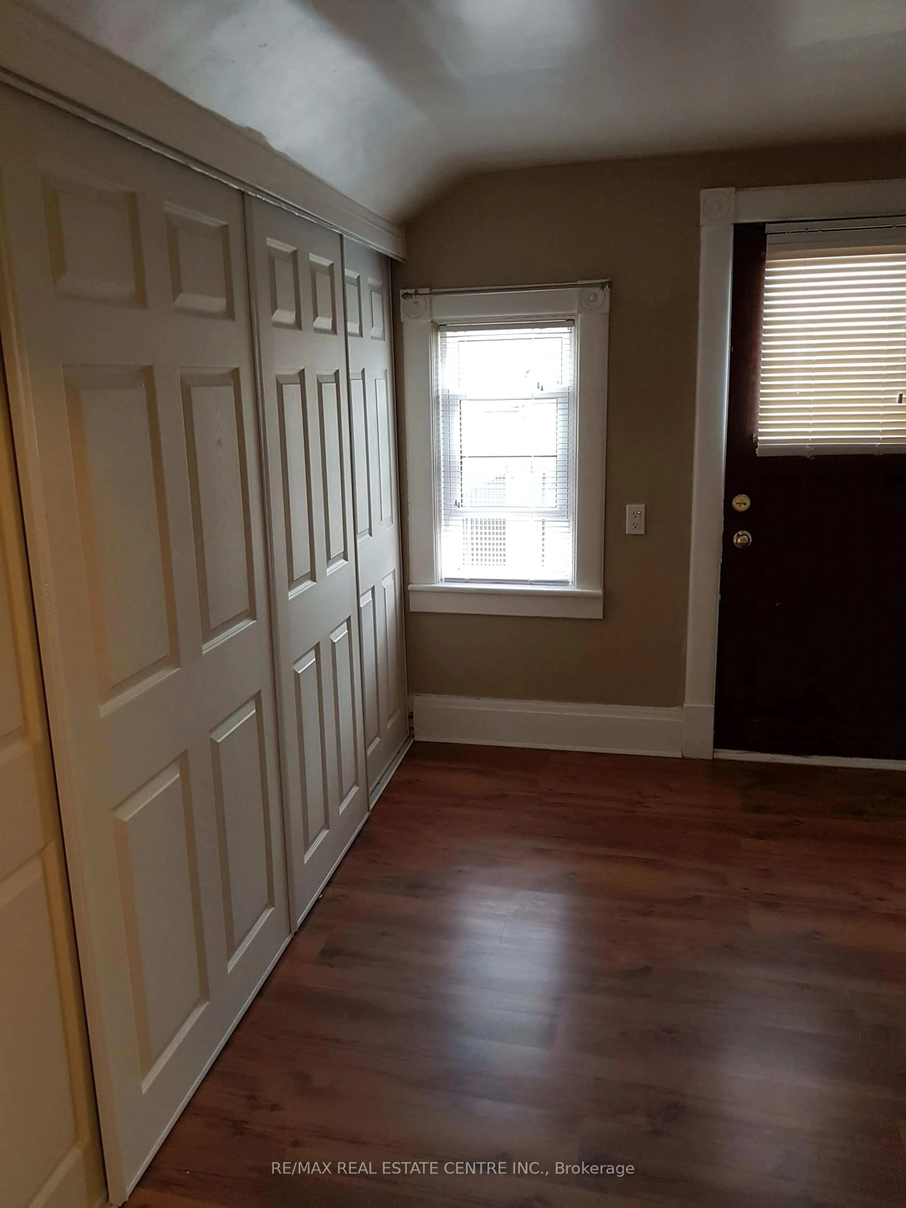 Unknown for 43 Dumfries St, Cambridge Ontario N1S 1Y6